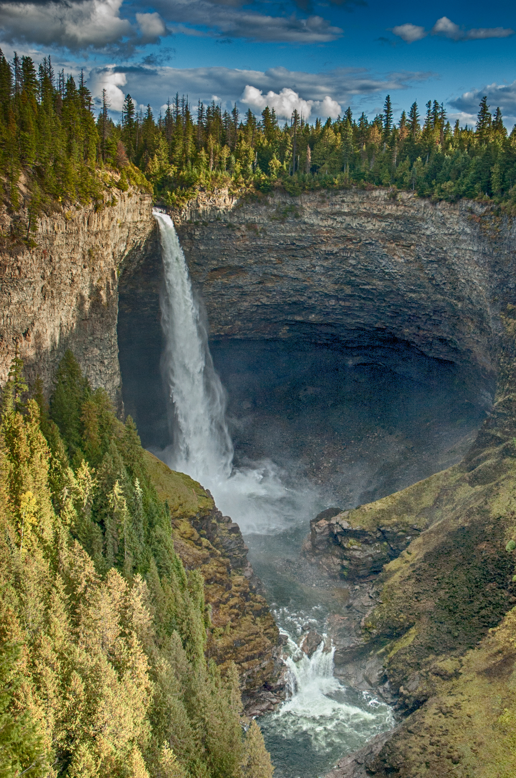 Hellmcken Falls