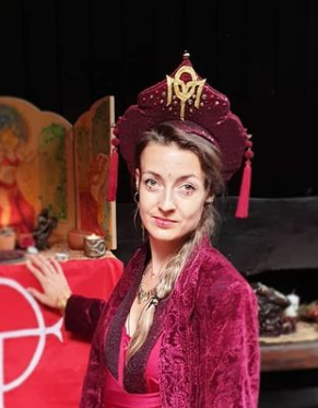 Headdress: Vivien L. Frischkemuth Model: Qinu (2020)