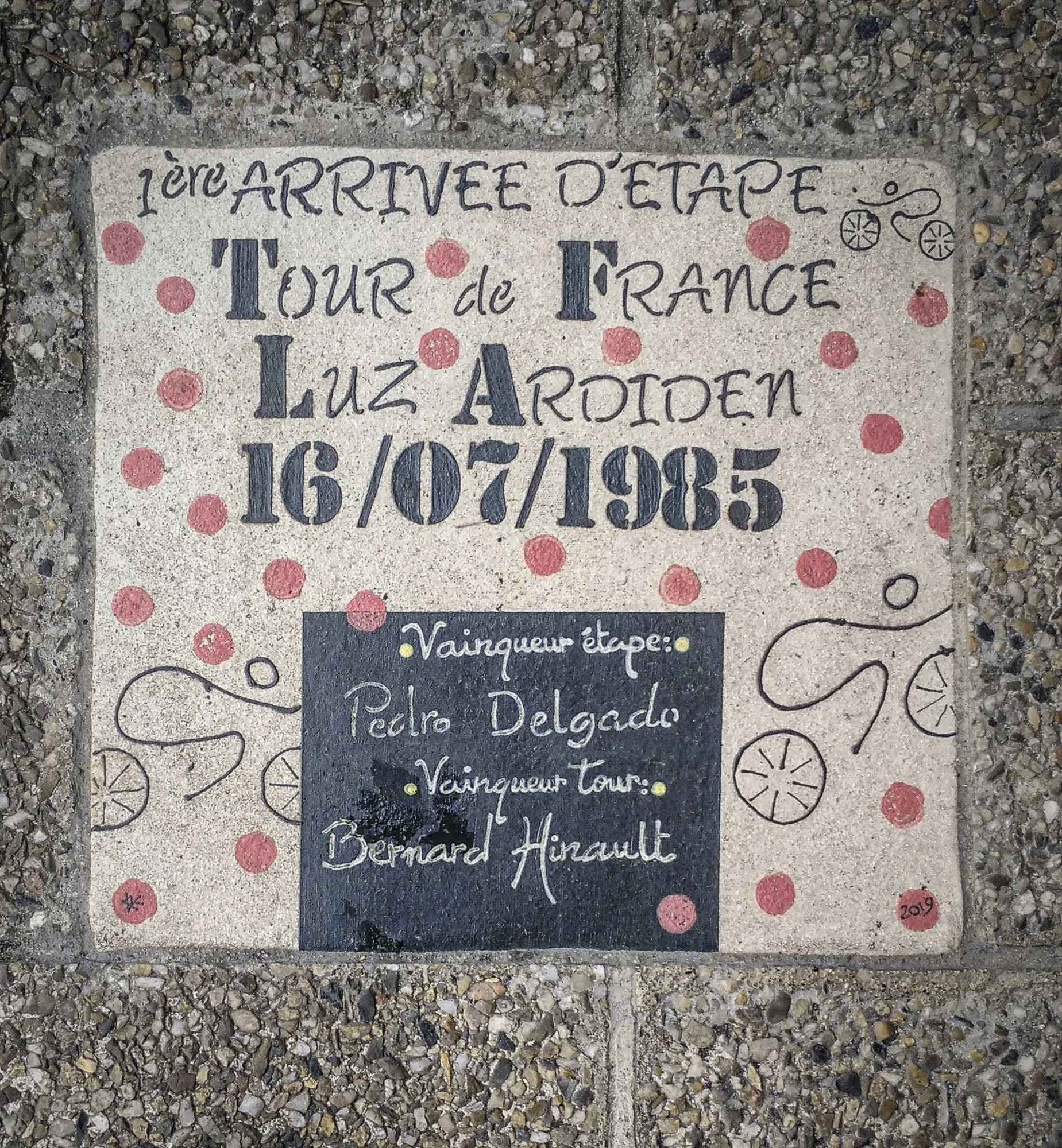 Placa conmemorativa en Luz-Saint-Sauveur