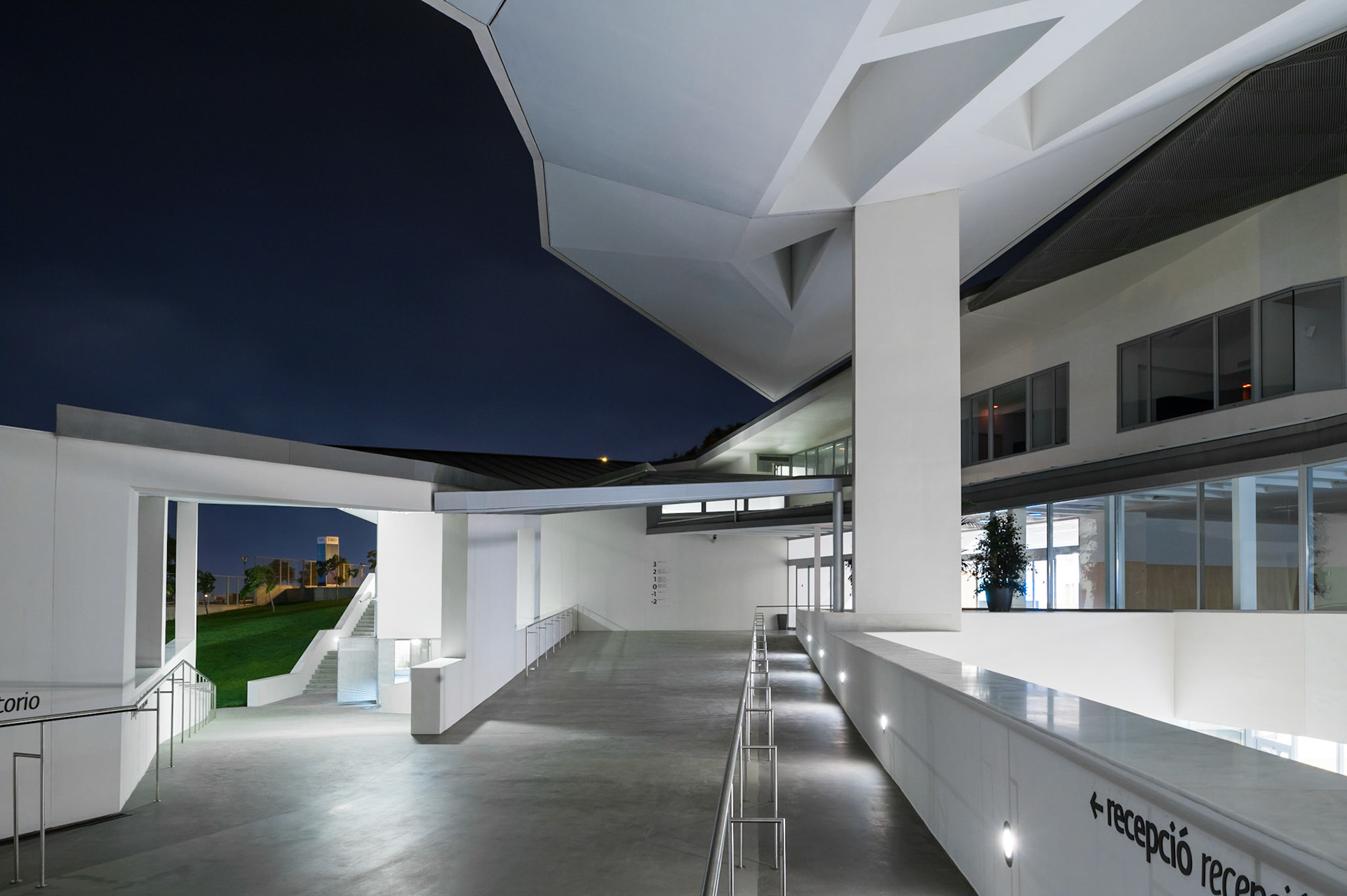 IMO - Ocular Microsurgery Institute / Barcelona, Spain / Josep Llinàs