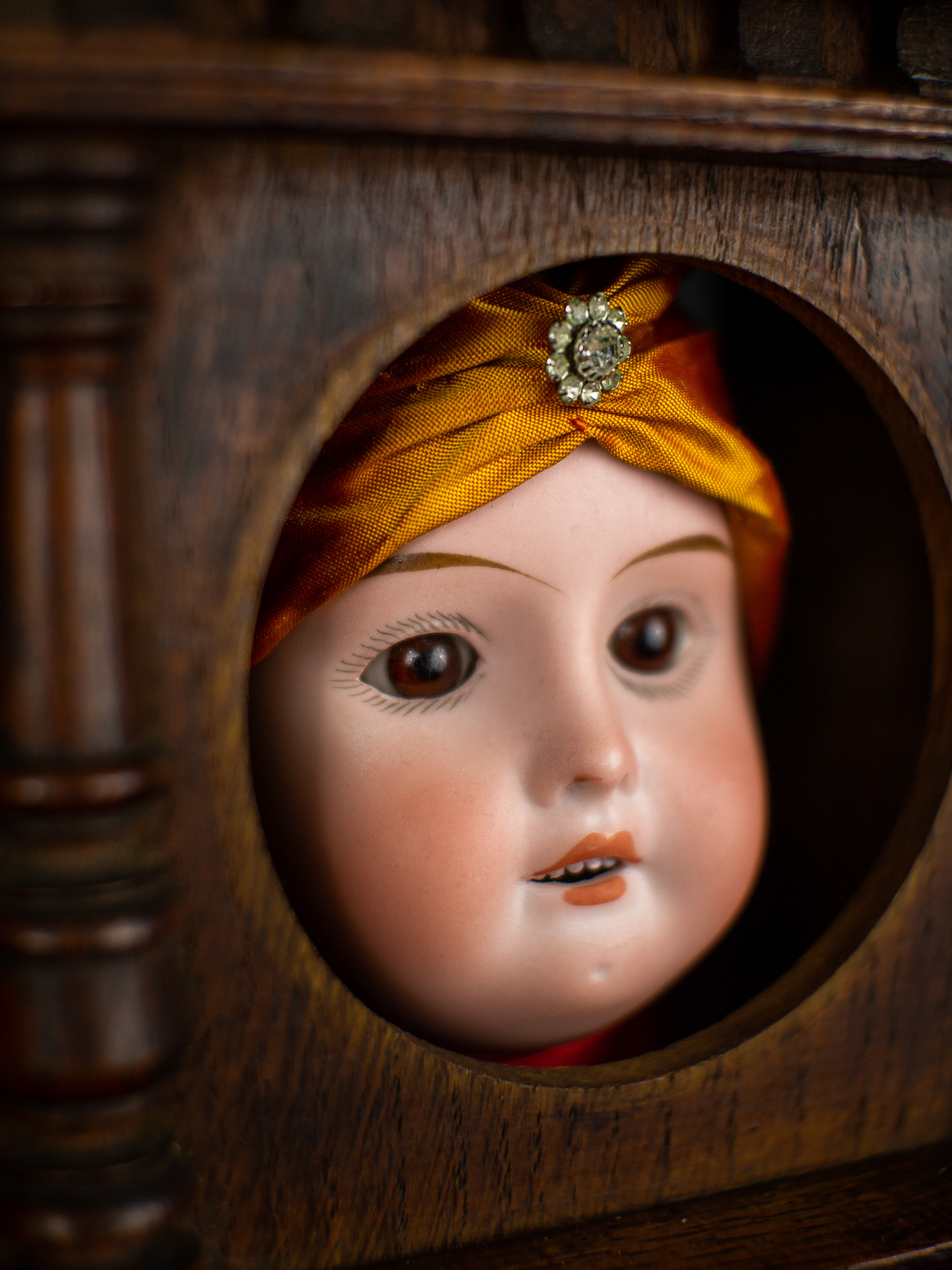 Confinement - Antique wooden case, antique bisque doll’s head (Recknagel, German pre-1900), silk, glass. 35 x 19 x 12