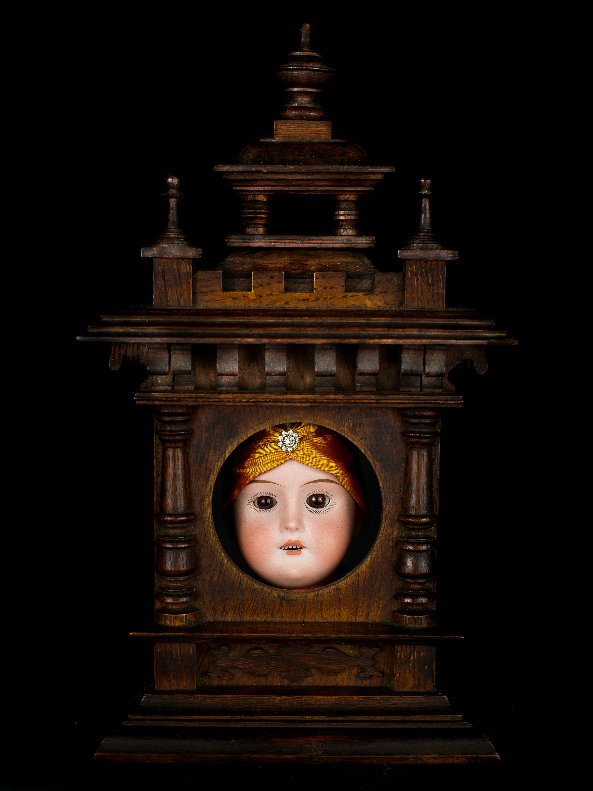 Confinement - Antique wooden case, antique bisque doll’s head (Recknagel, German pre-1900), silk, glass. 35 x 19 x 12