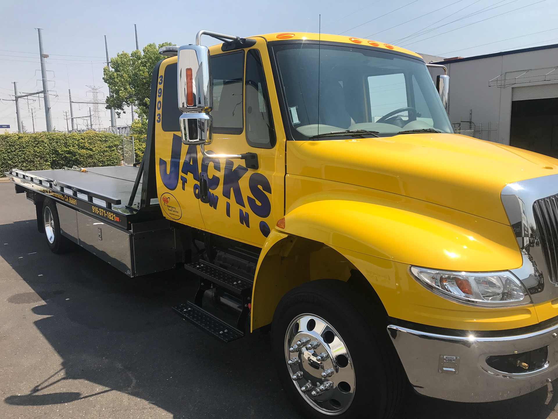 Jack's Towing - Flat Bed Tower