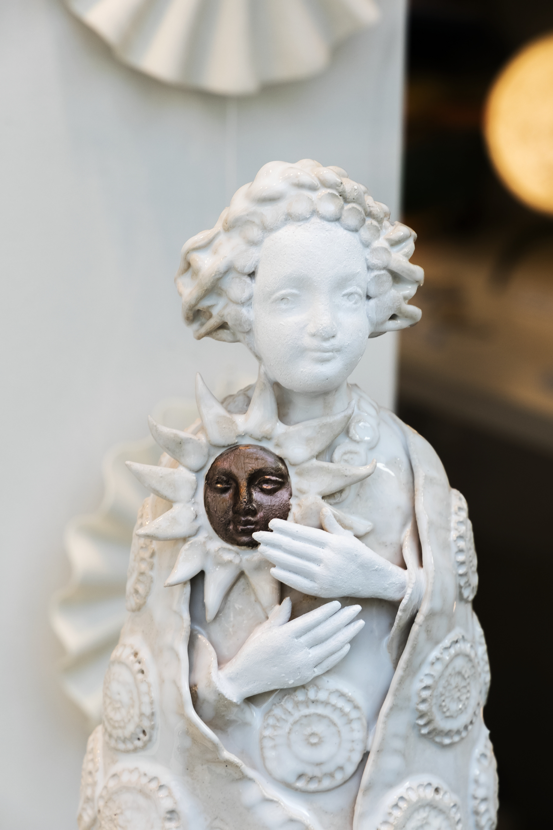 Sculpture Soleil en faïence - 600€