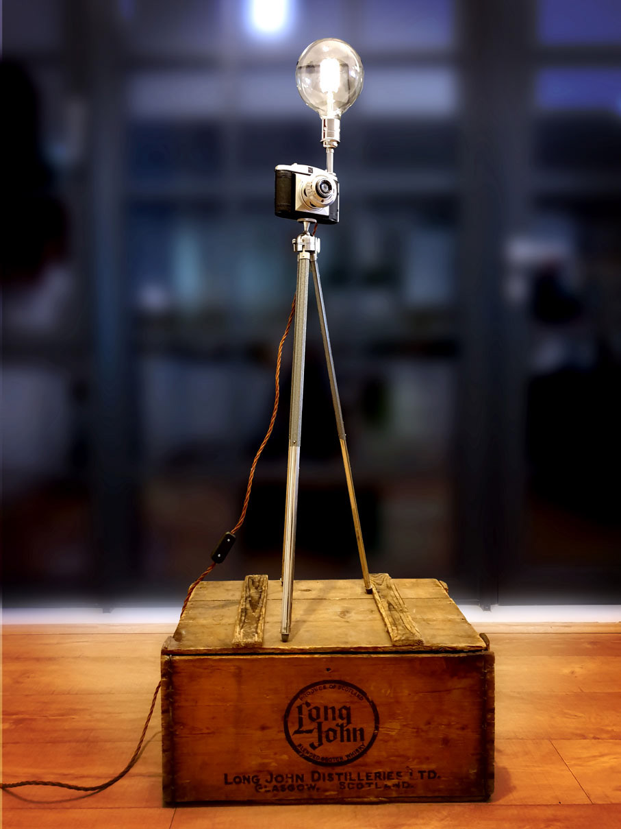 Telescopic legs adjustable to various heights (wooden box not included)