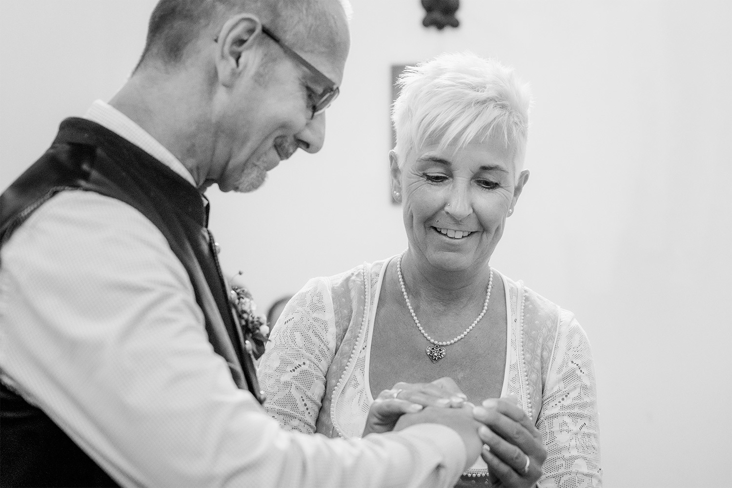 Hochzeit_Stille_Nacht_Kapelle_Hochzeitsfotograf_Thomas_Traschwandtner_Tau_Light_Media