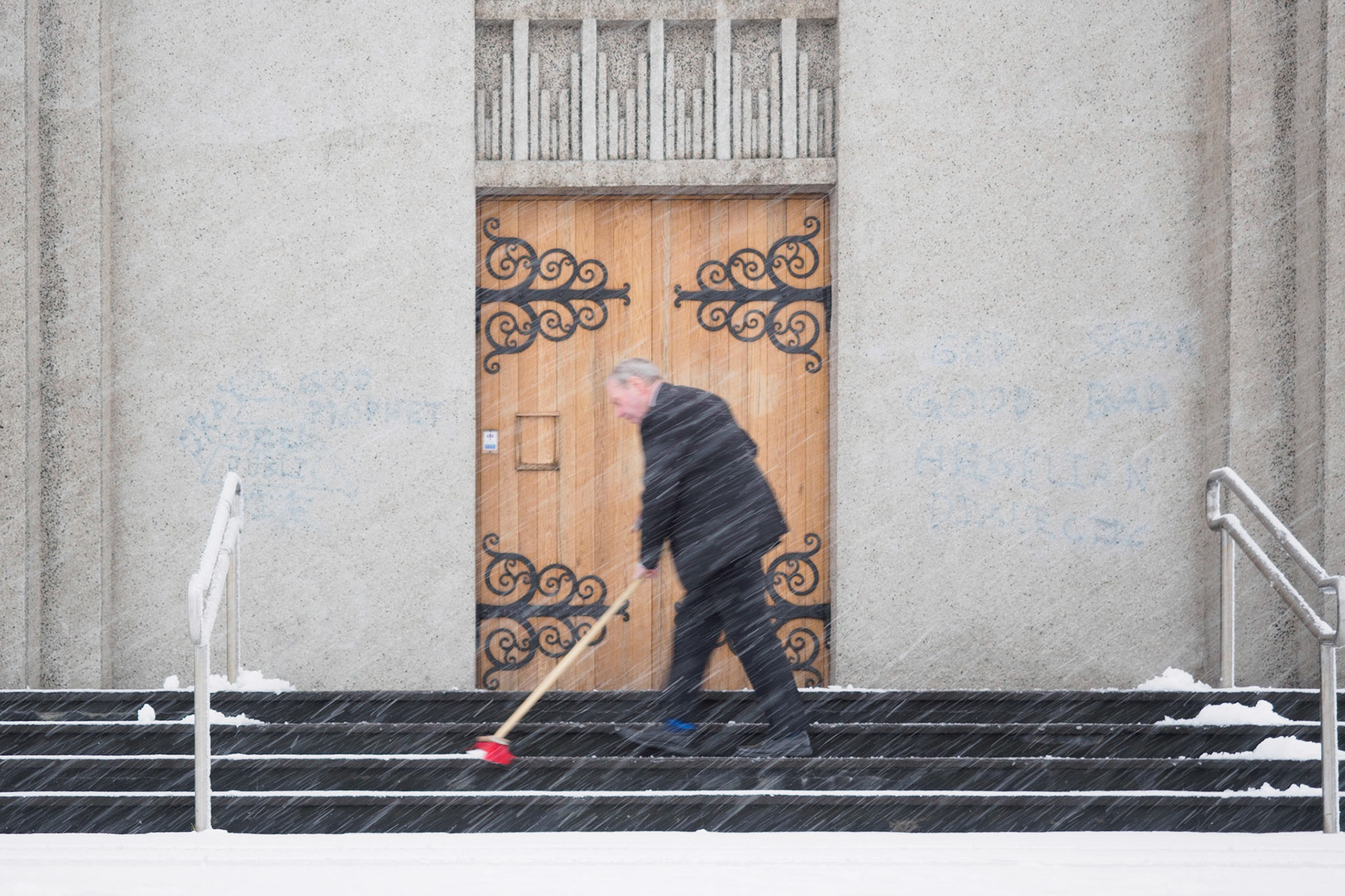 Pfarrer auf irdischen Pfaden (Akyreyri, Island)