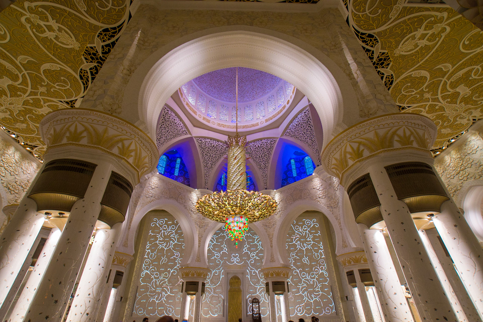 Leuchter in der Moschee in Abu Dhabi