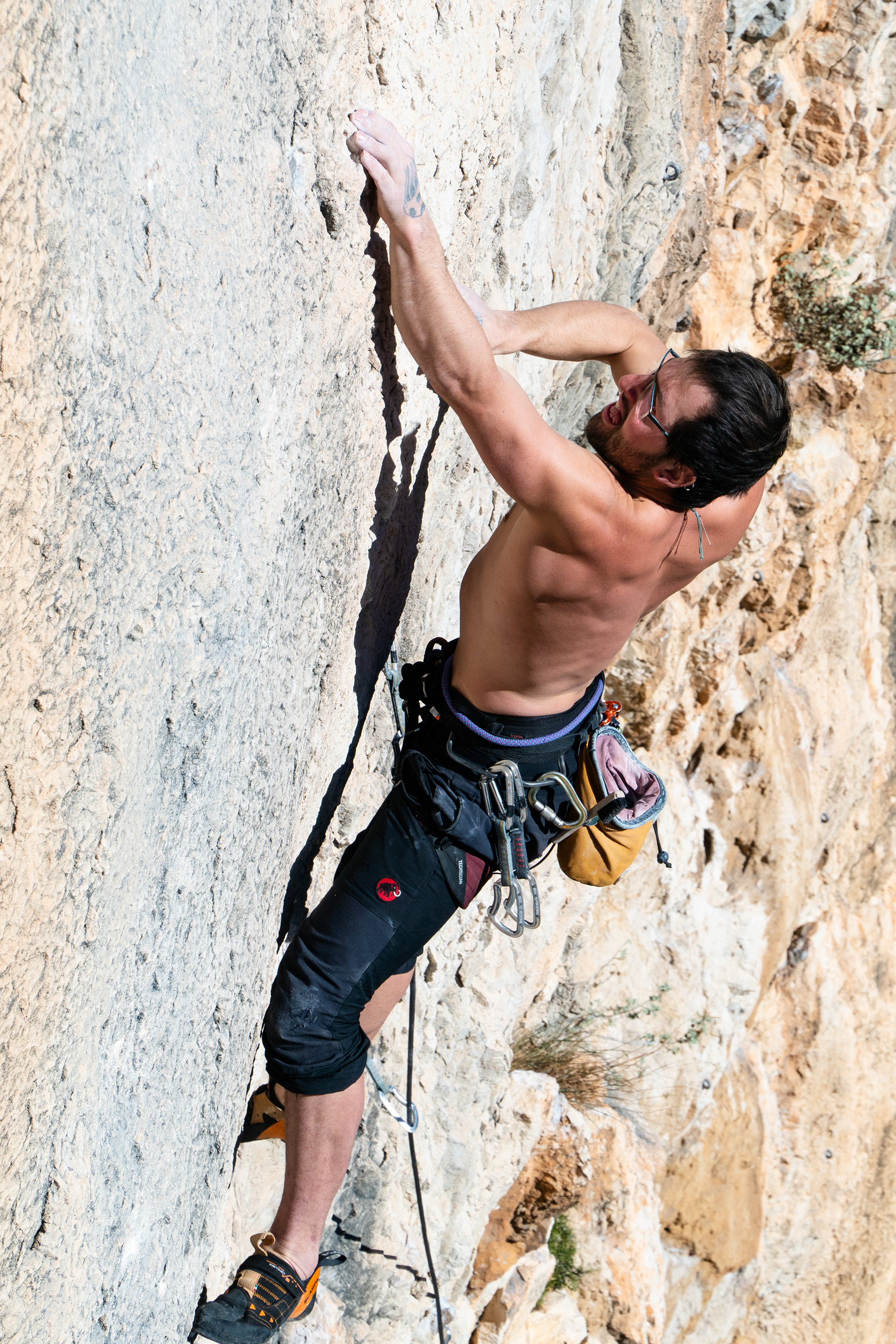 Alex dans "Monkey man" (8a) - Toulon [Adelin]