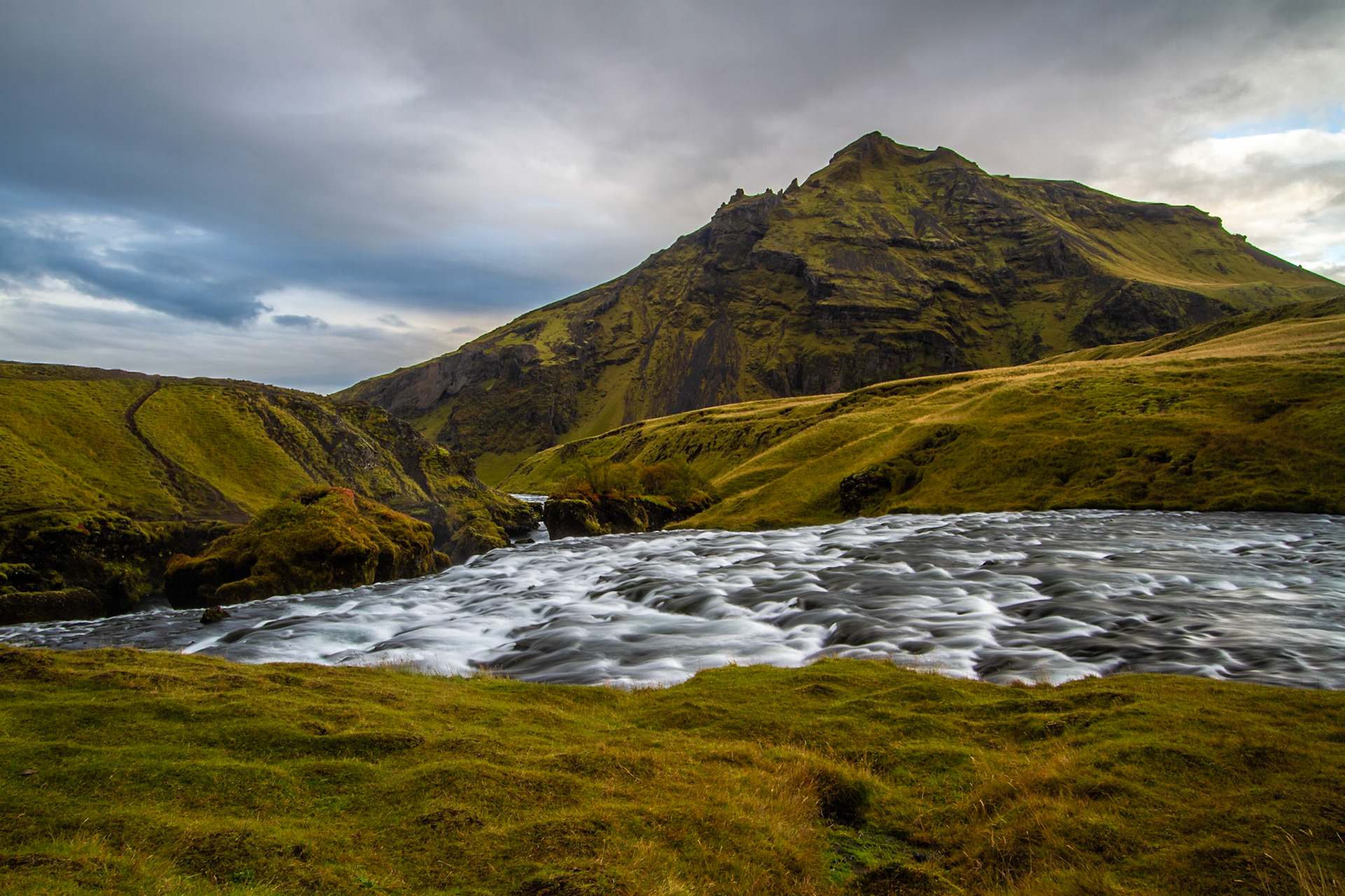 Skogafoss Cascade