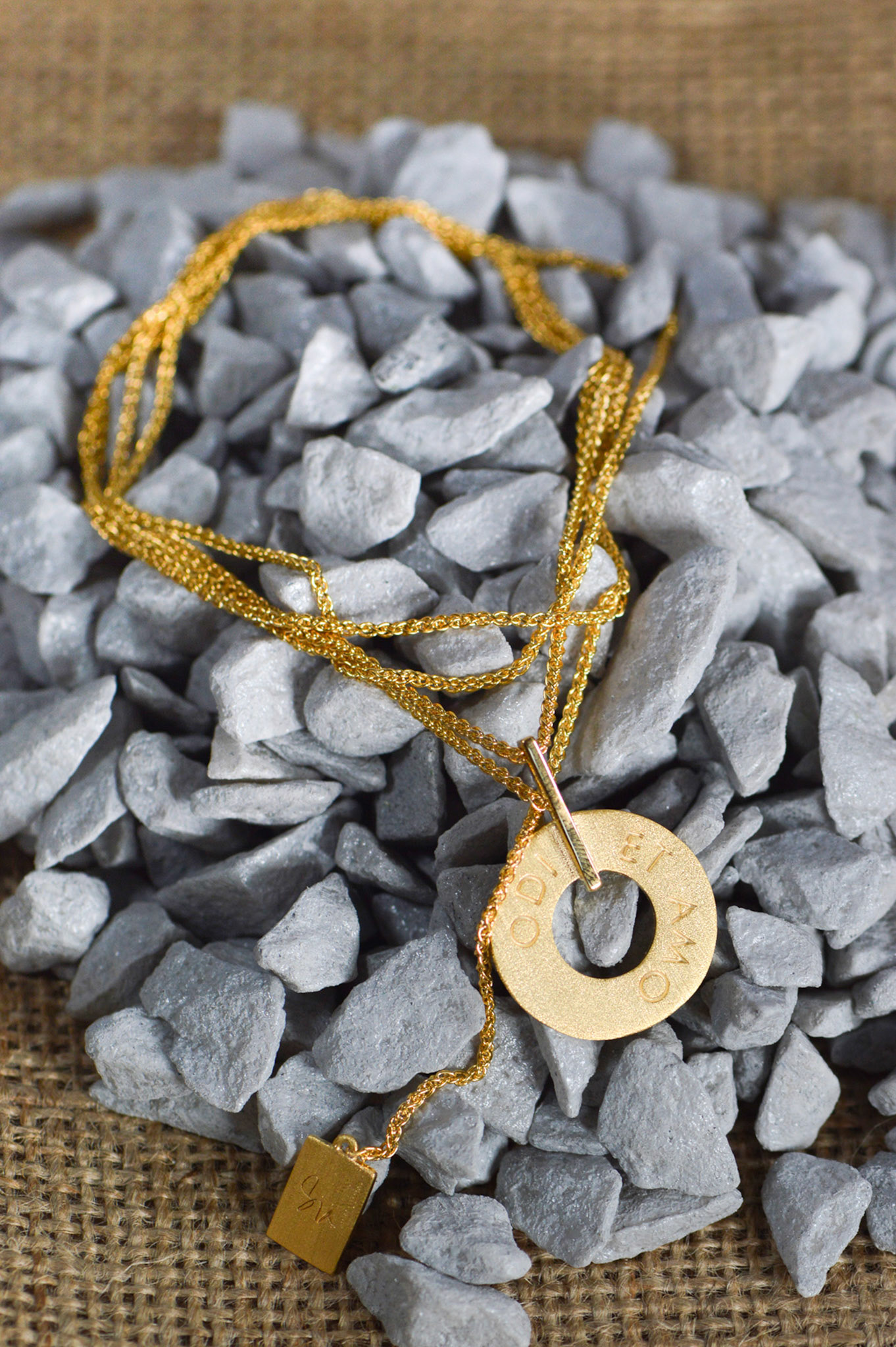 Gold jewellery for Sia Shafer - Product jewellery photographer