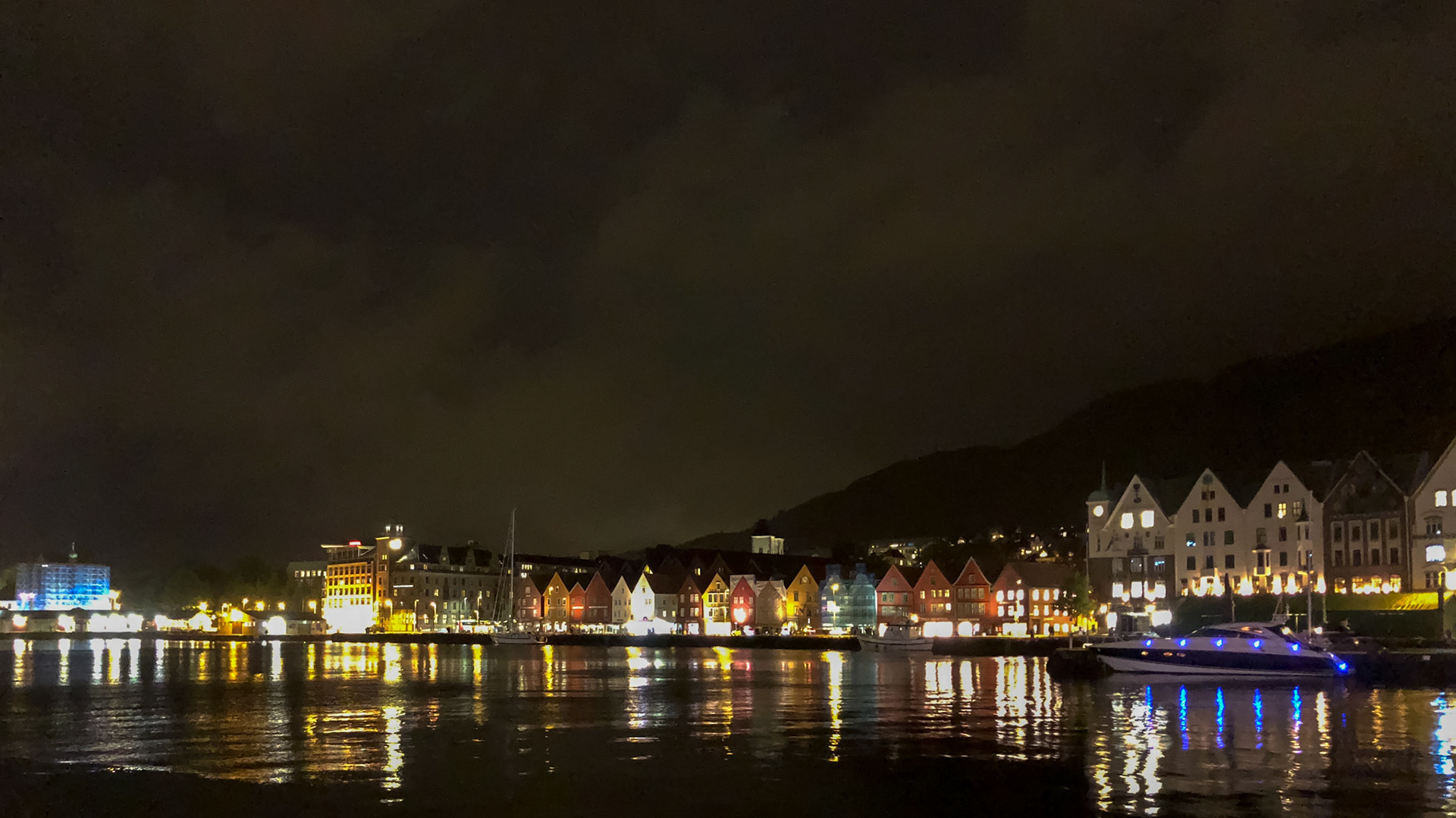 Apple iPhone 8 @ ISO 1000 | 3.99 mm | f/1.8 | 1/4 s