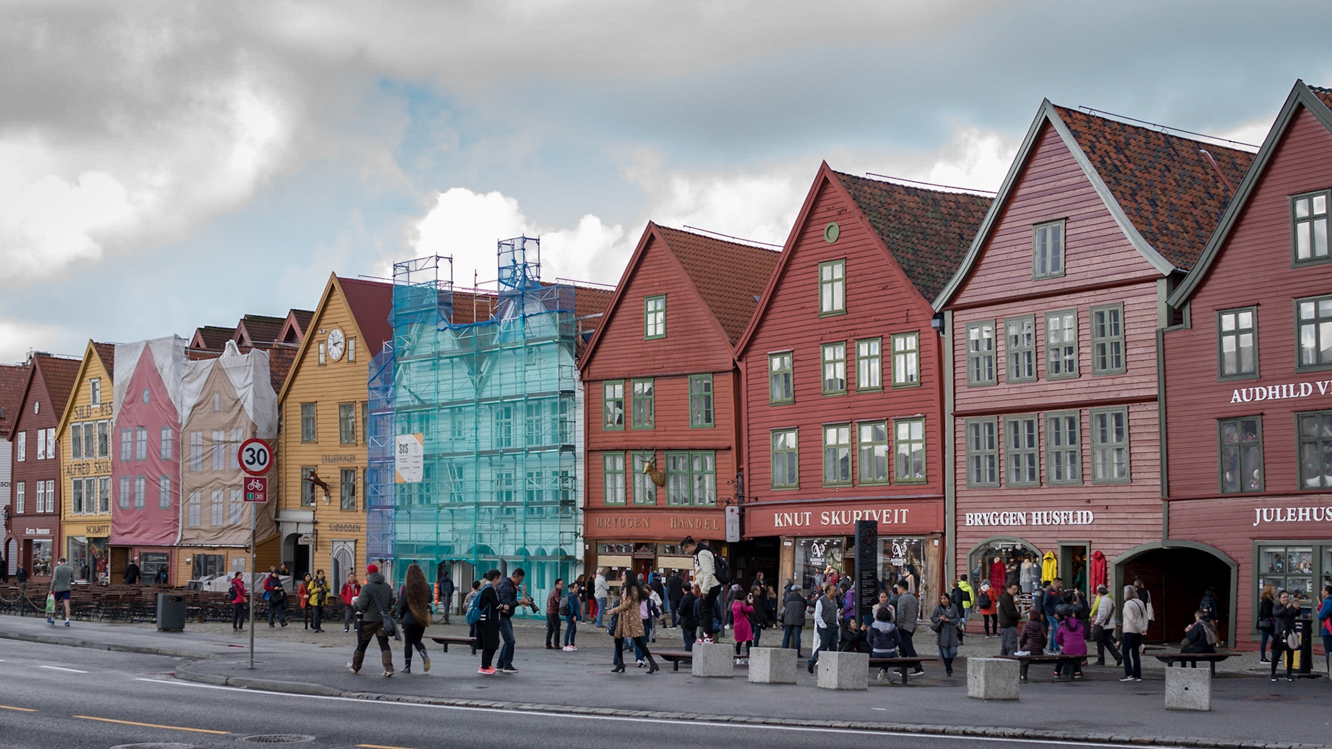 Sony ILCA-77M2 | DT 30mm F1.4 @ ISO 100 | 30 mm | f/4 | 1/100 s