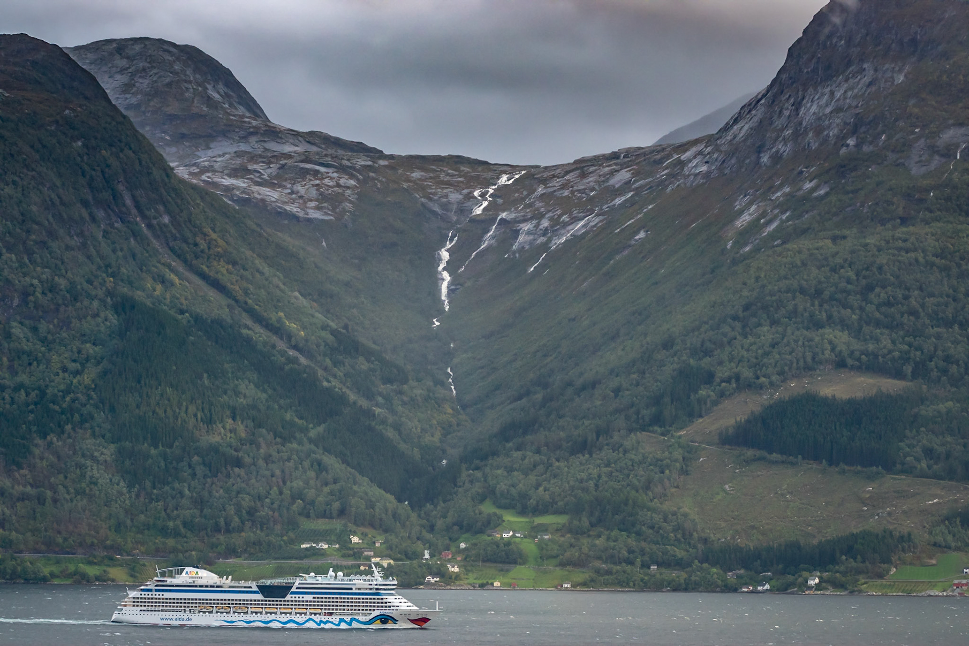 Sony ILCA-77M2 | 70-210mm F4 @ ISO 800 | 75 mm | f/5.6 | 1/250 s