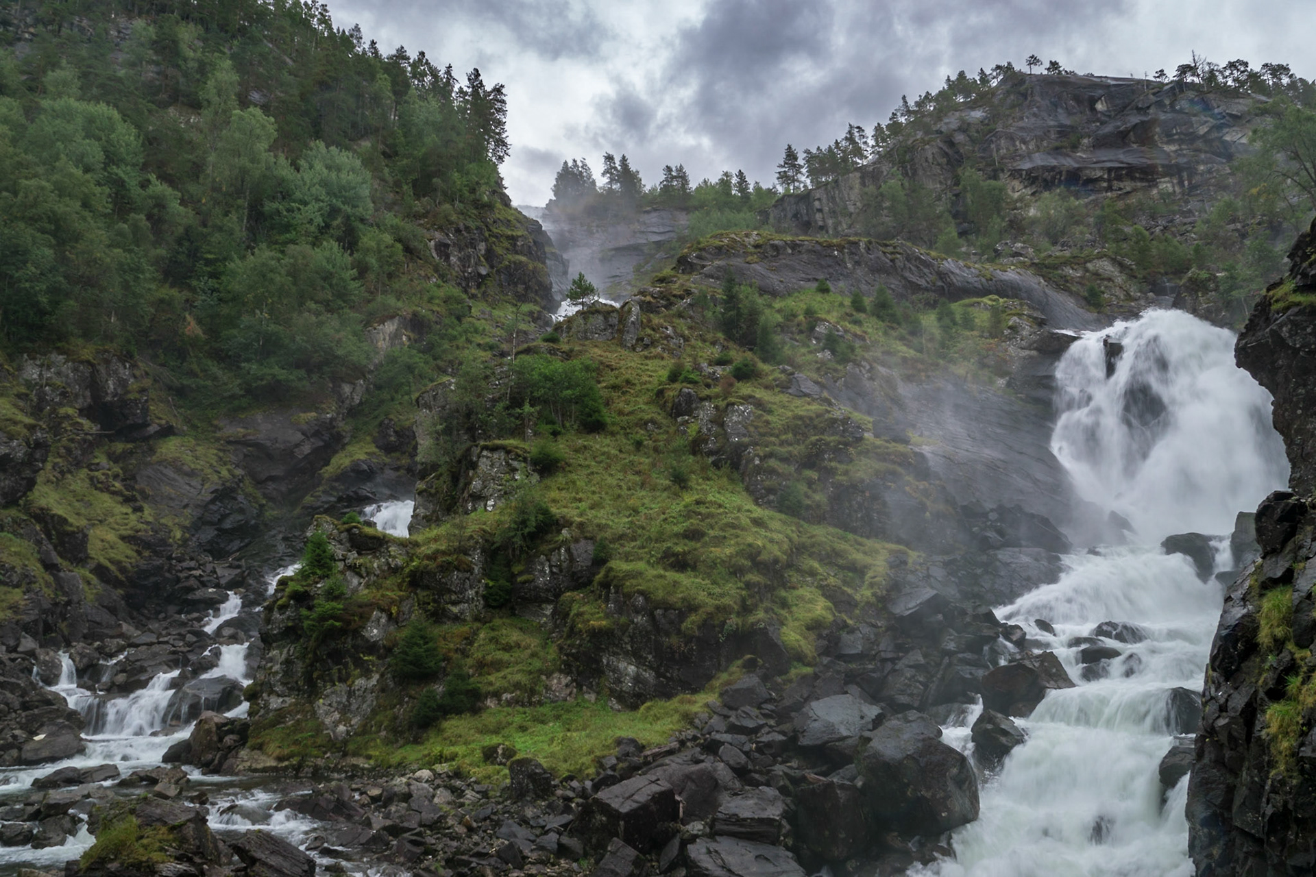 Sony ILCA-77M2 | DT 16-50mm F2.8 SSM @ ISO 50 | 16 mm | f/8 | 1/20 s