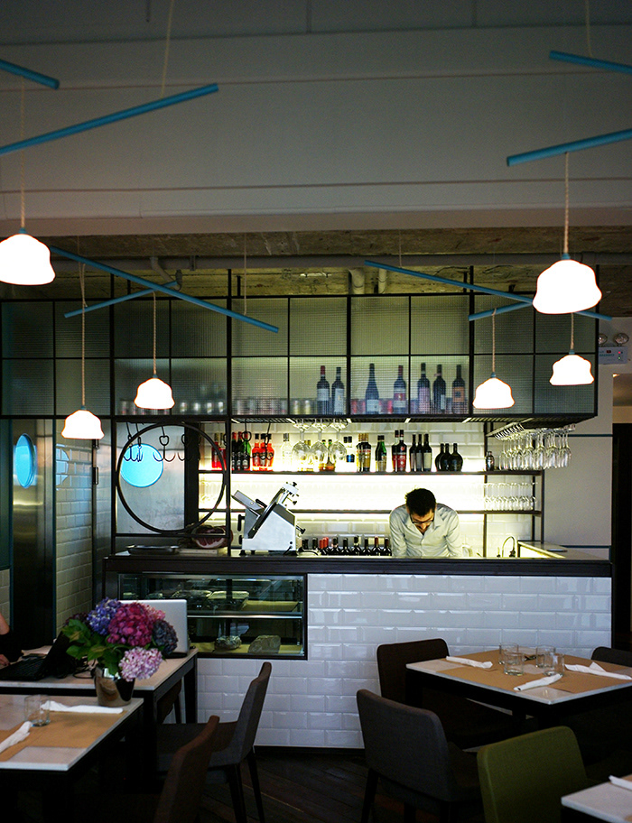 recessed lamps, vintage atmosphere, interior design, restaurant, ramoprimo,