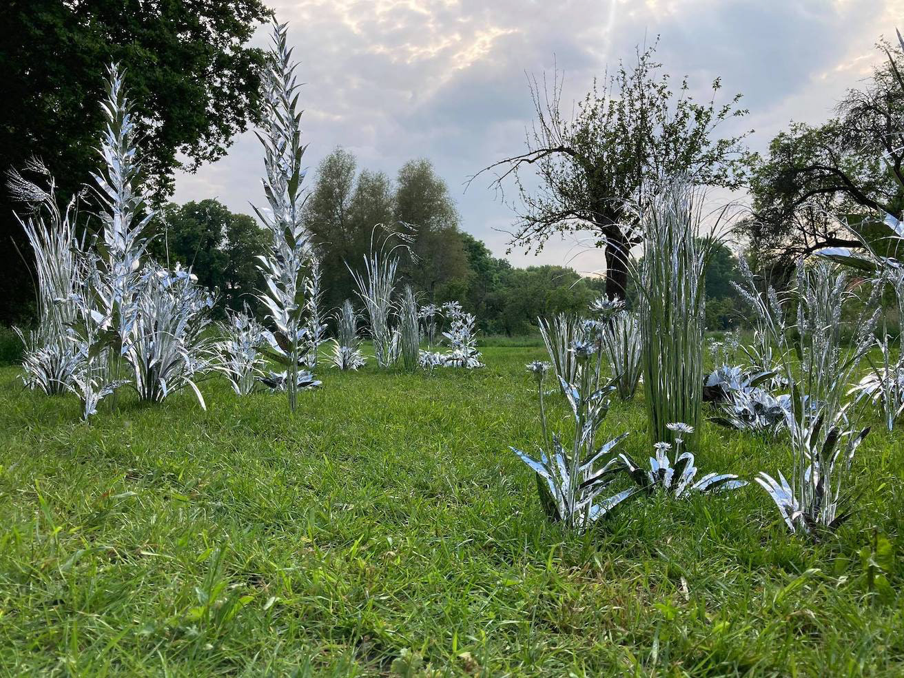 Title: The aluminum garden -structural studies of plants- mirror surface, Year:2019, Material: Aluminium Foil 0.2mm, Photo by Shinji Minegishi