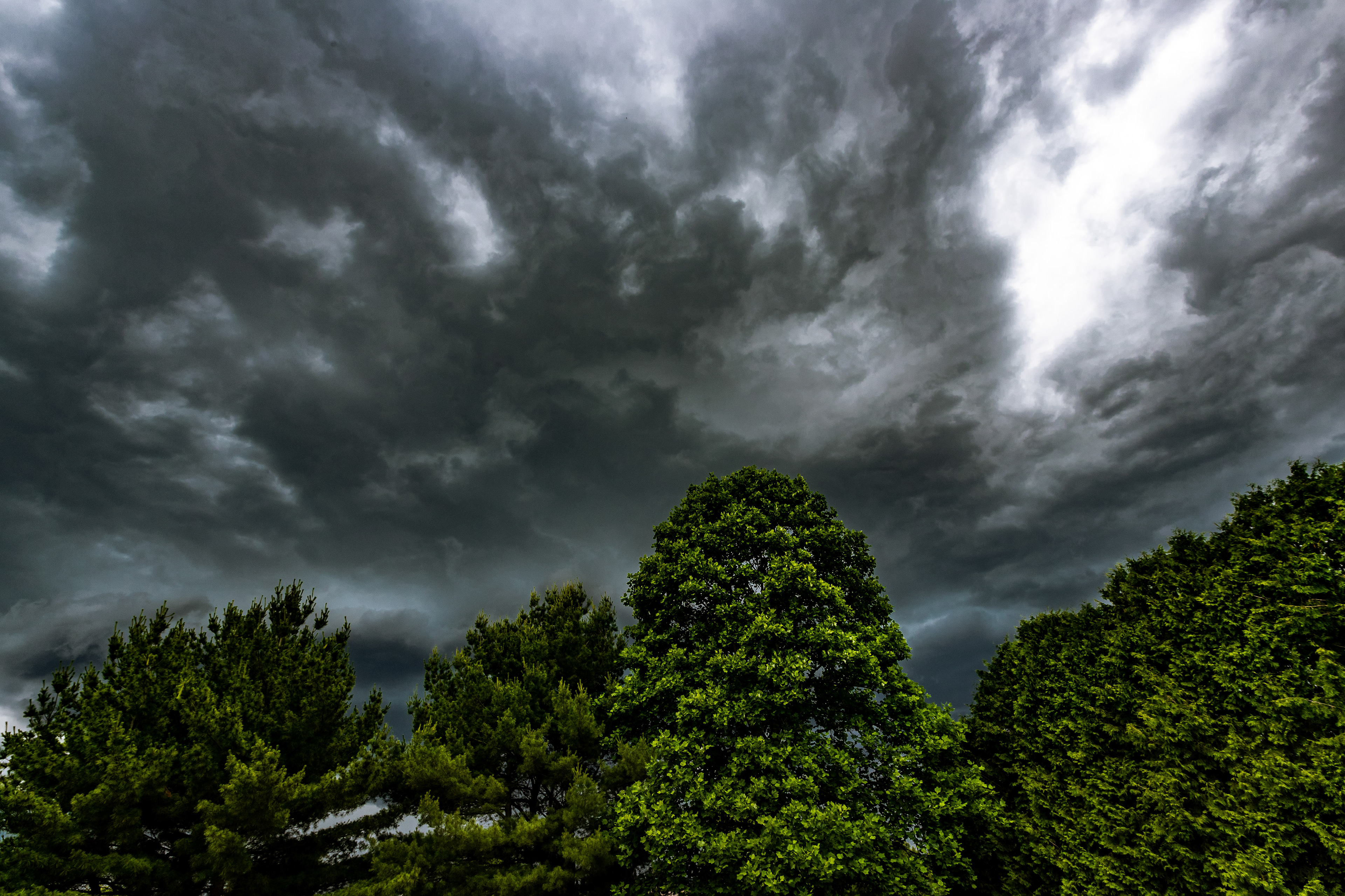 the storm rolls in