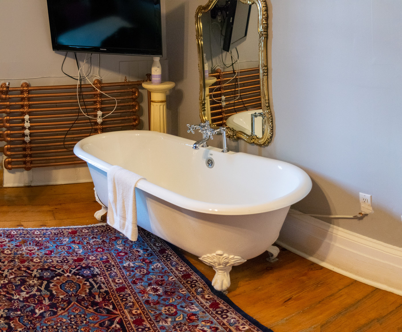 Cast iron tub