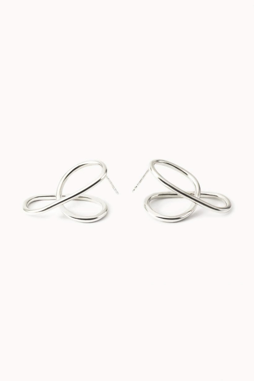 Boucles d'oreilles minimaliste courbées - Argent massif 925 - Effet poli miroir, fermoir type poussoir, 3 cm x 1,5 cm Poids: 8 g - 150€