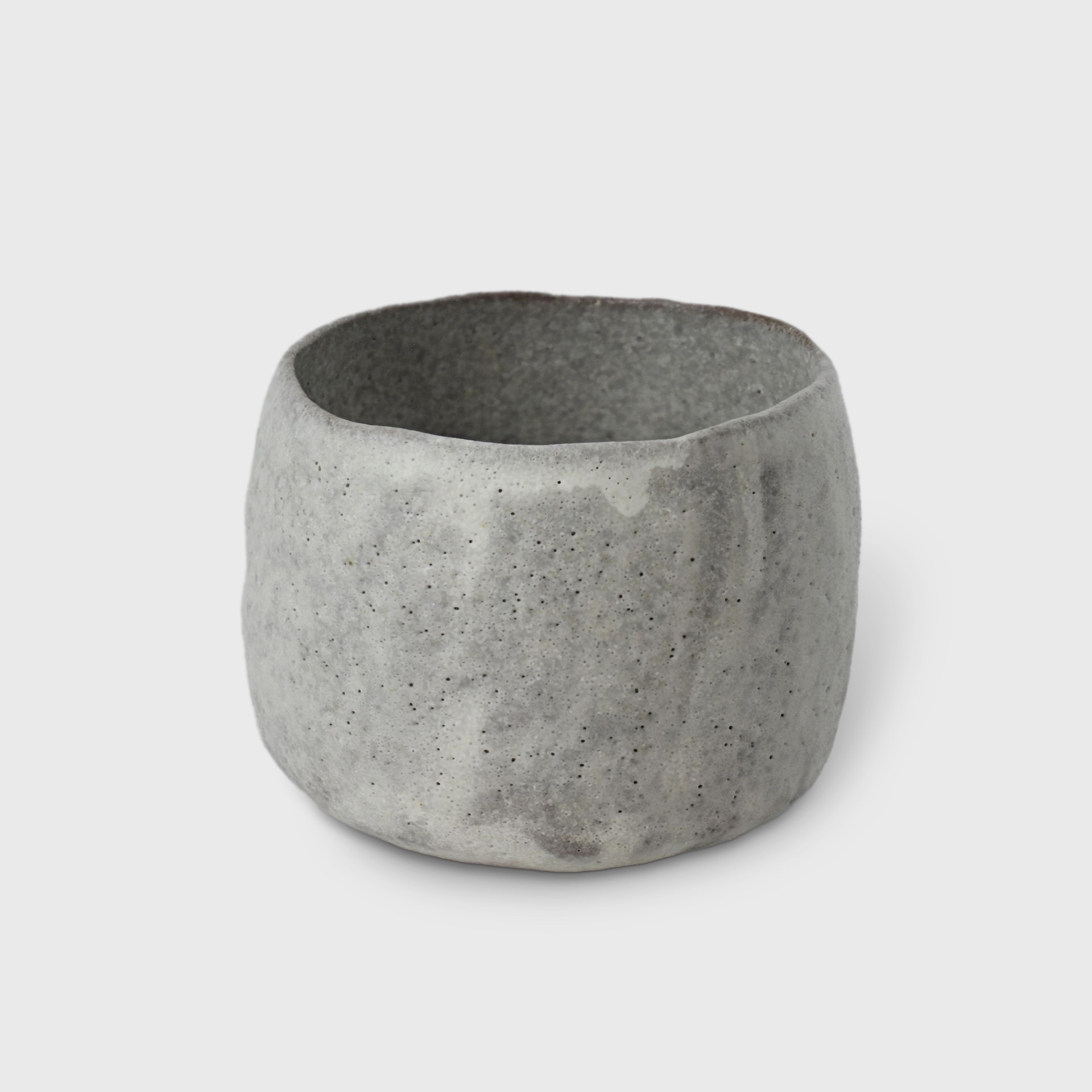 Bol arrondi blanc ' Pierre ', grès de Treigny modelé & superpositions d'émaux - 85€