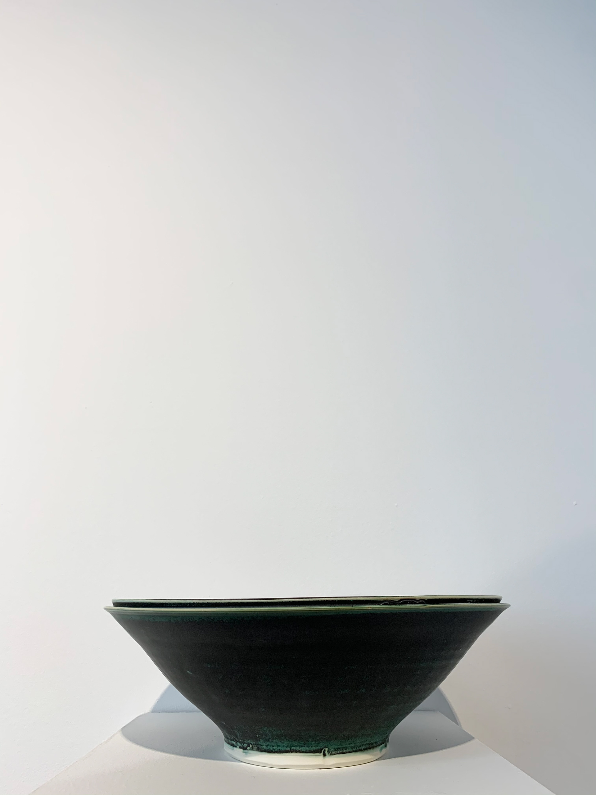 Grande coupe double bord - Diamètre: 31,5 cm - Porcelaine - 150€