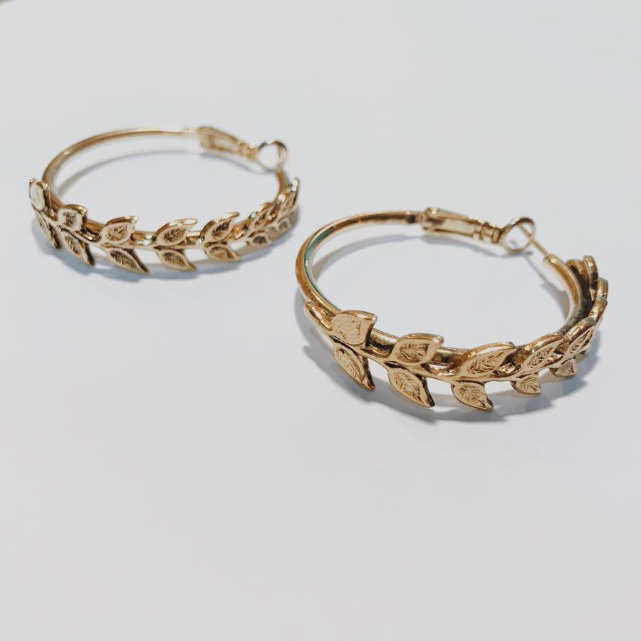 Boucles d'oreilles créoles 'Feuilles' - Laiton doré - 69€