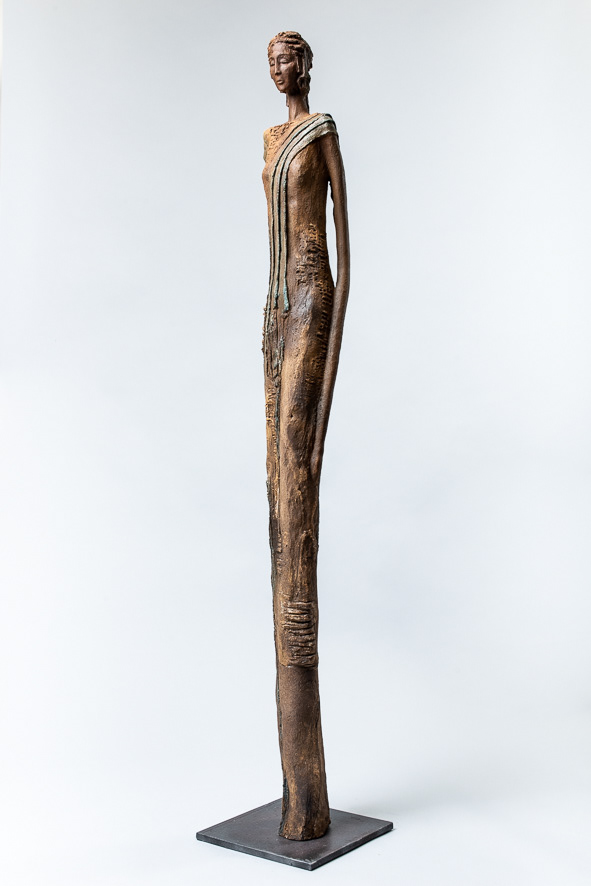 Sculpture "Rosa Parks" - Grès roux - 2 800€ (140 x 25 x 25cm) - Coté gauche