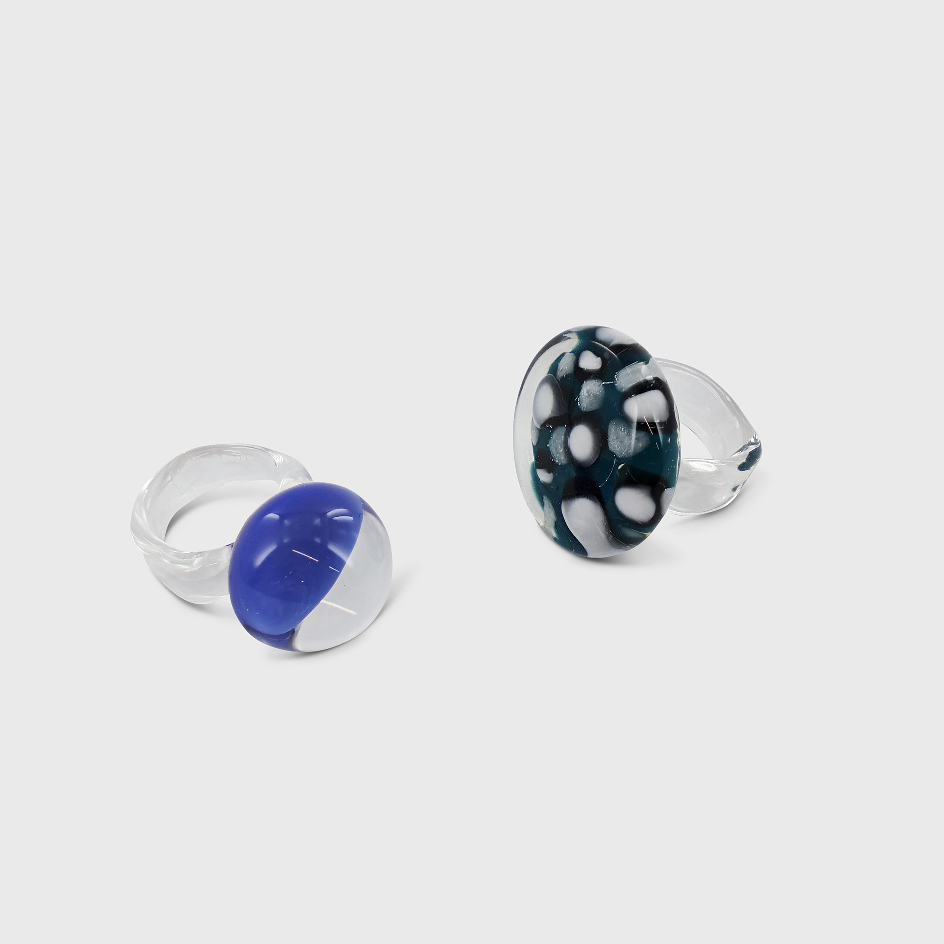 Bague en verre 65€ & 70€