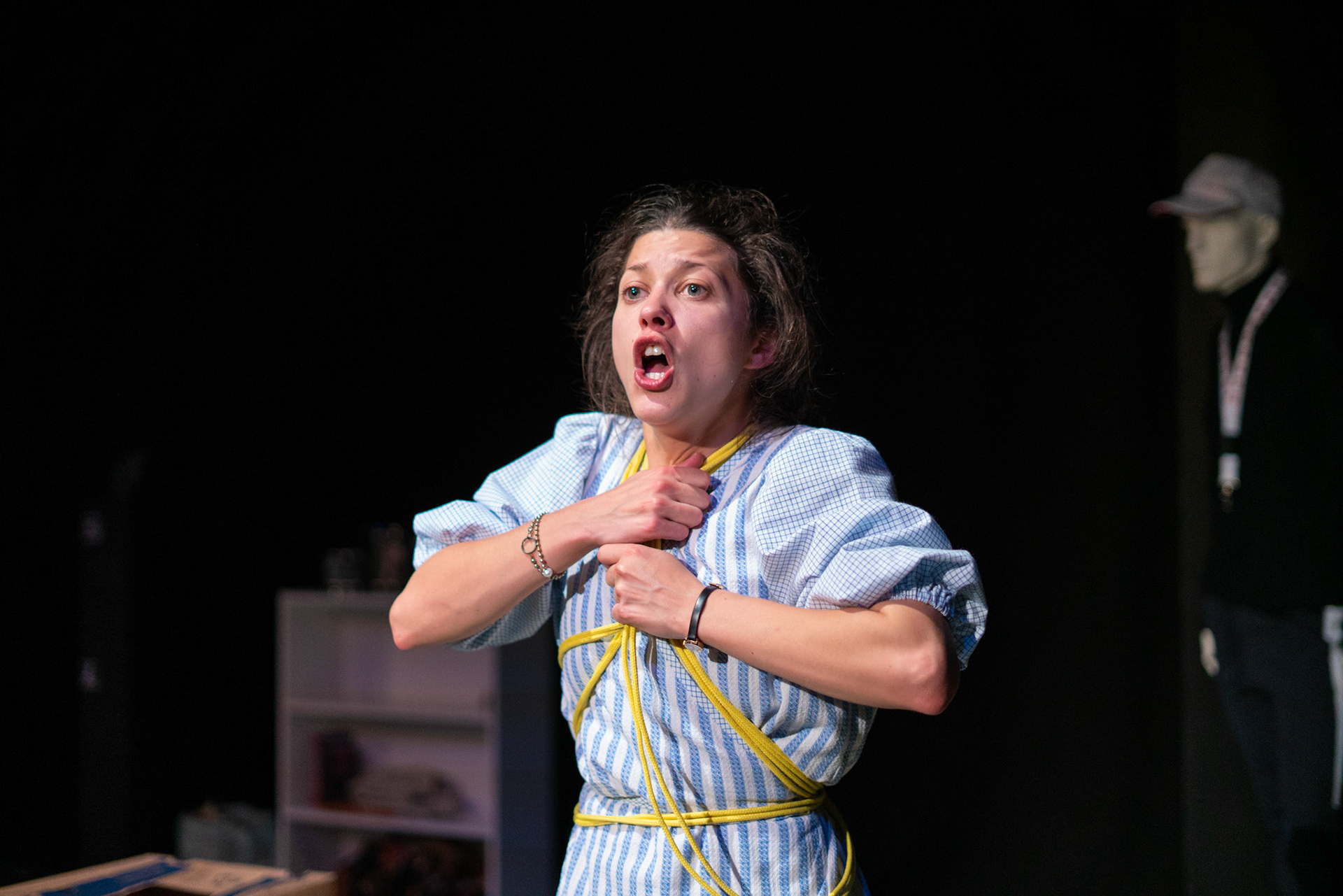 Theaterfotos von der GP "Das Heimatkleid". Schauspiel: Johanna Hainz / Regie: Barbara Juch