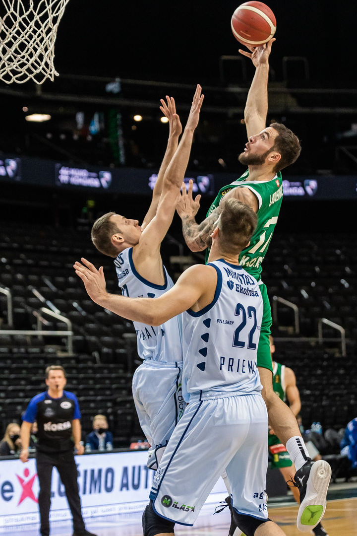 J. Lauvergne (Kauno Žalgiris) metimas LKL rungtynių prieš Prienų CBet metu