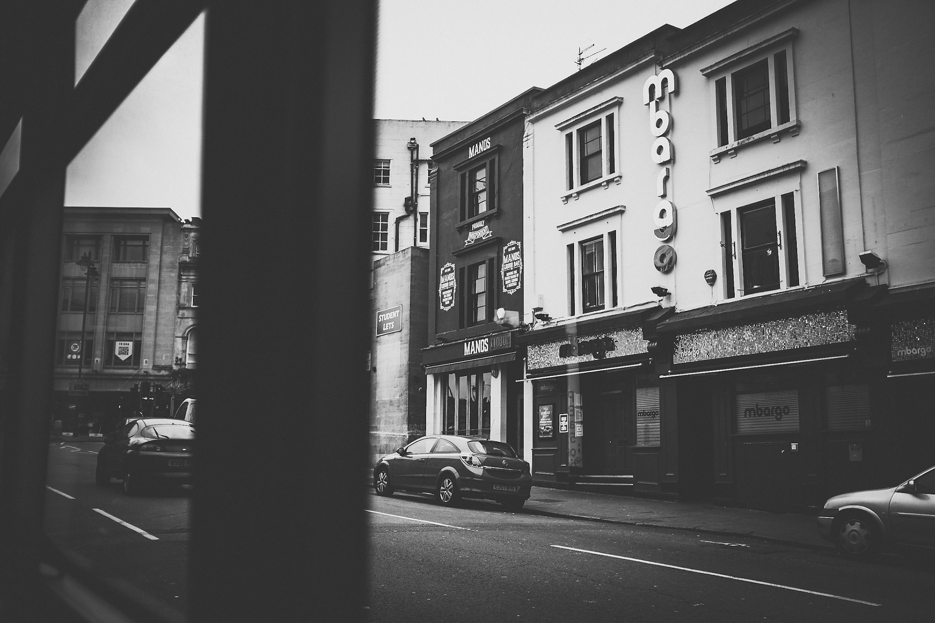 Manos. Mbargo. Morning.