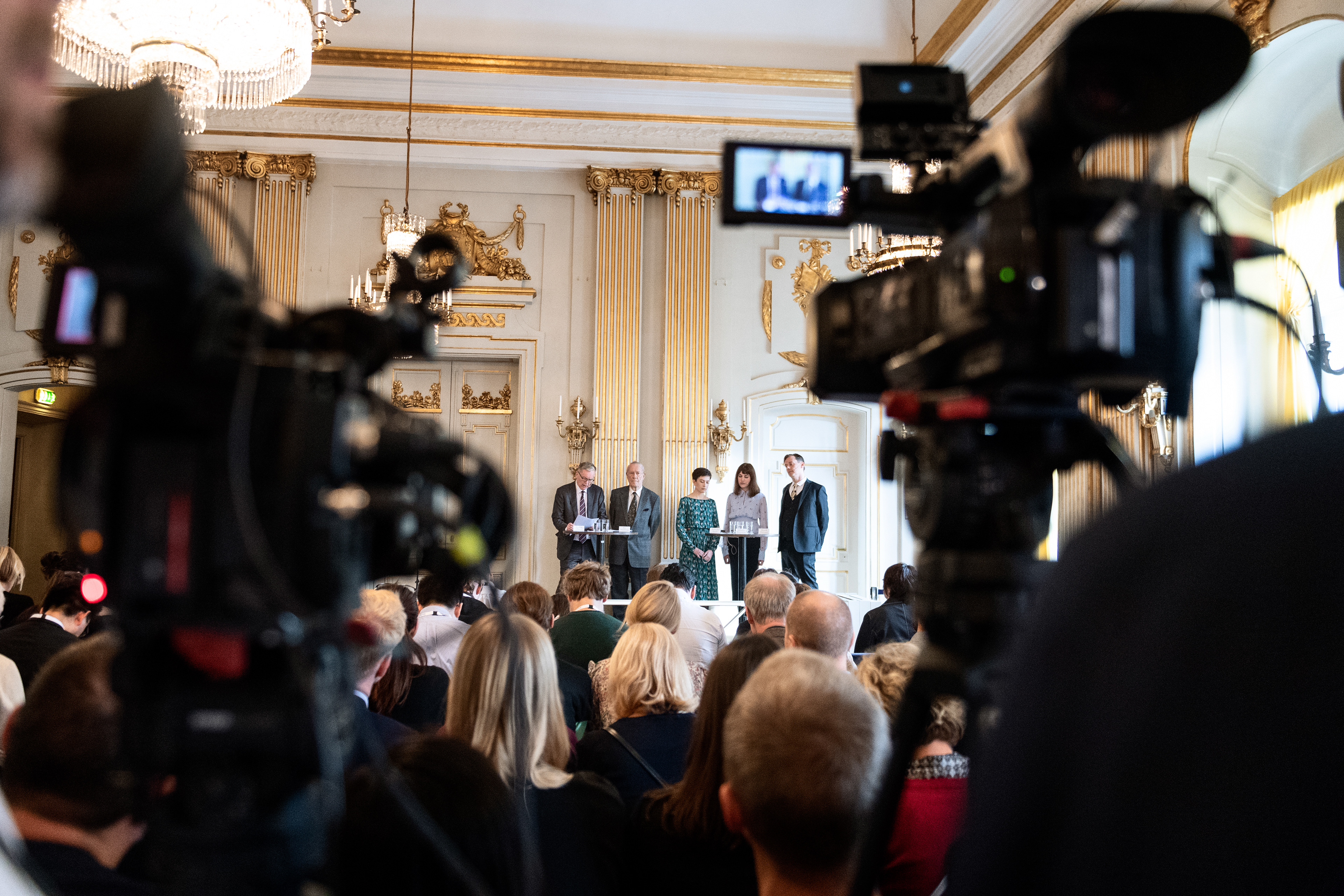 Mats Malm, Svenska akademeiens ständige sekreterare, tillkännager 2018 och 2019 års pristagare av Nobelpriset i litteratur i Börssalen i Gamla Stan i Stockholm. För TT Nyhetsbyrån.