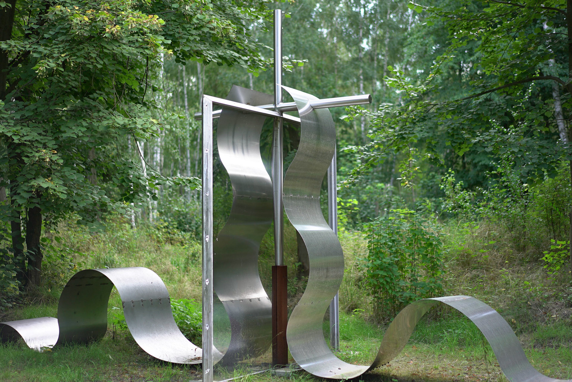 Matthias Beier sculpture, meant to evince birdsong and soundwaves