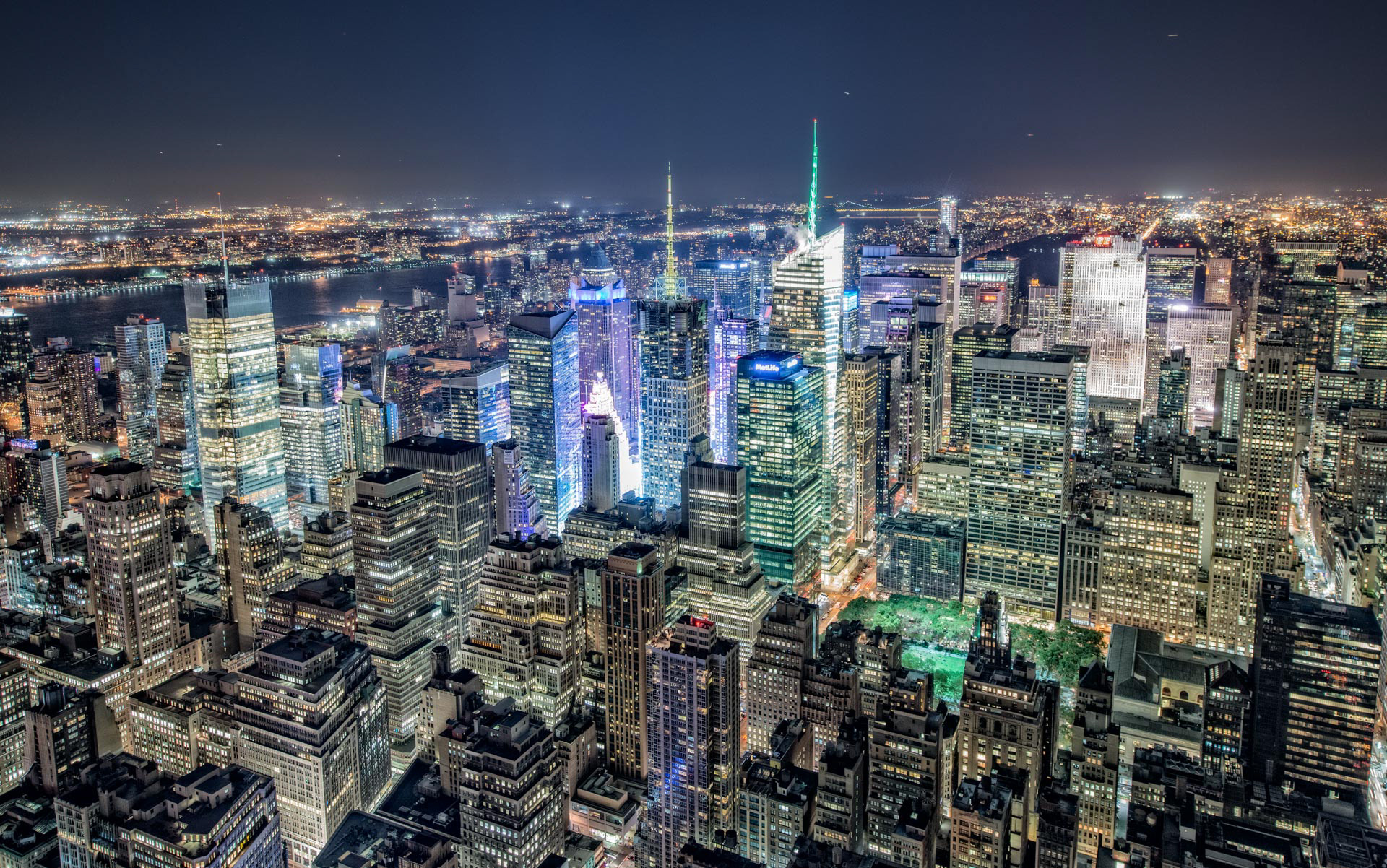 Night and shift. New York, USA. 2012.