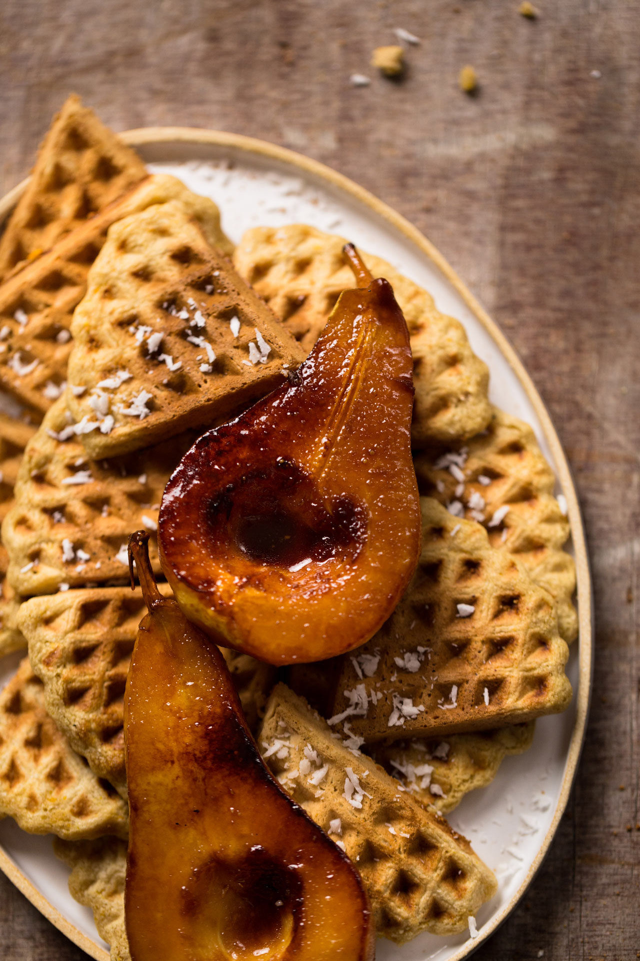 Lenaliciously - Fluffige gf Kürbis-Waffeln mit geschmorten Birnen