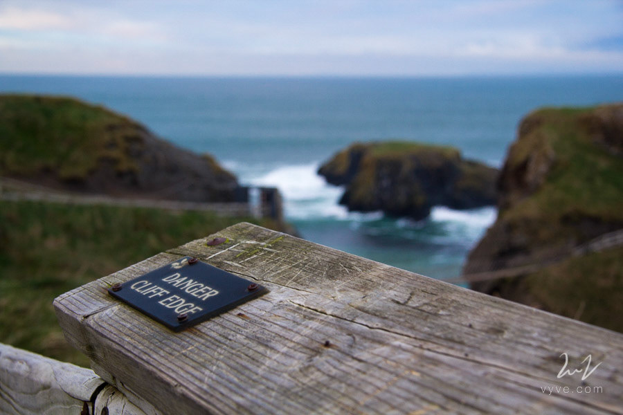"danger / cliff edge"