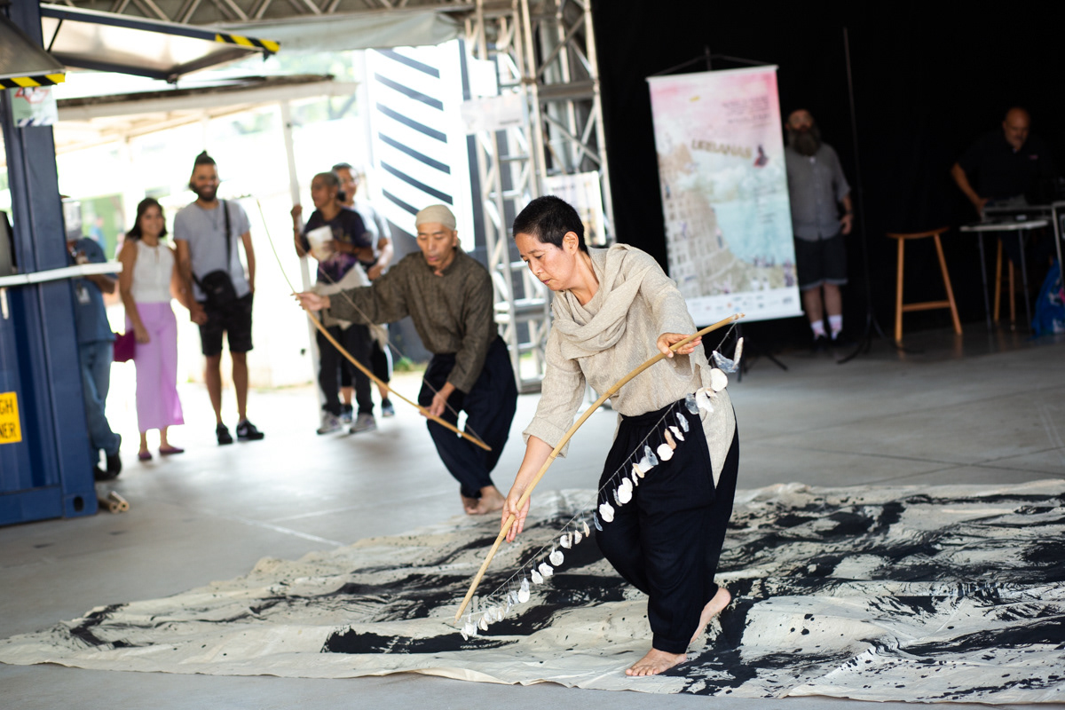 Visões Urbanas - Festival Internacional de Dança em Paisagens Urbanas, Em Solilóquio com Maria Mommensohn. Sesc Campo Limpo, 2019.