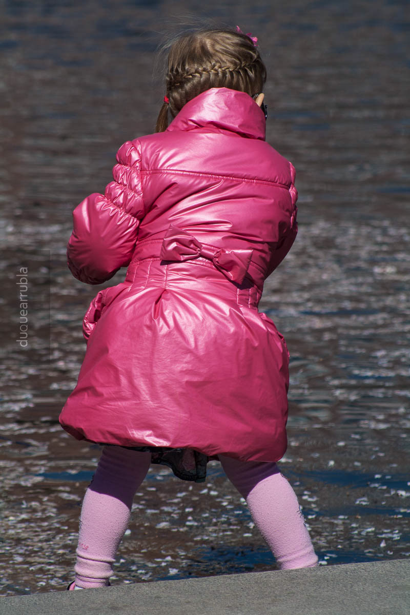 K (Rosa). Mírala, me parece que siempre está como bailando