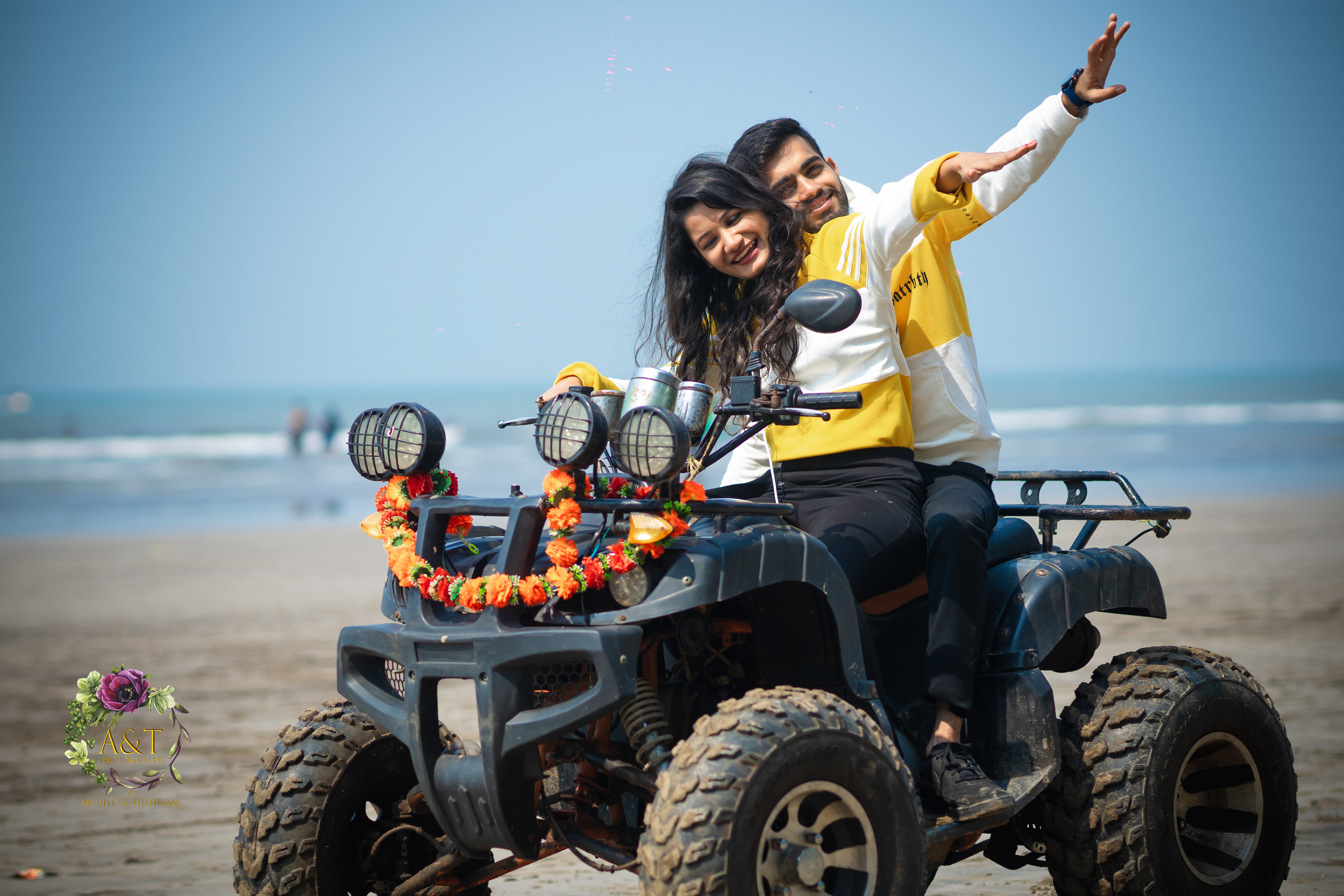 Dharmik & Jinal-funny-prewedding-poses-in-beach-side-photoshoot-in-nagaon-beach 02