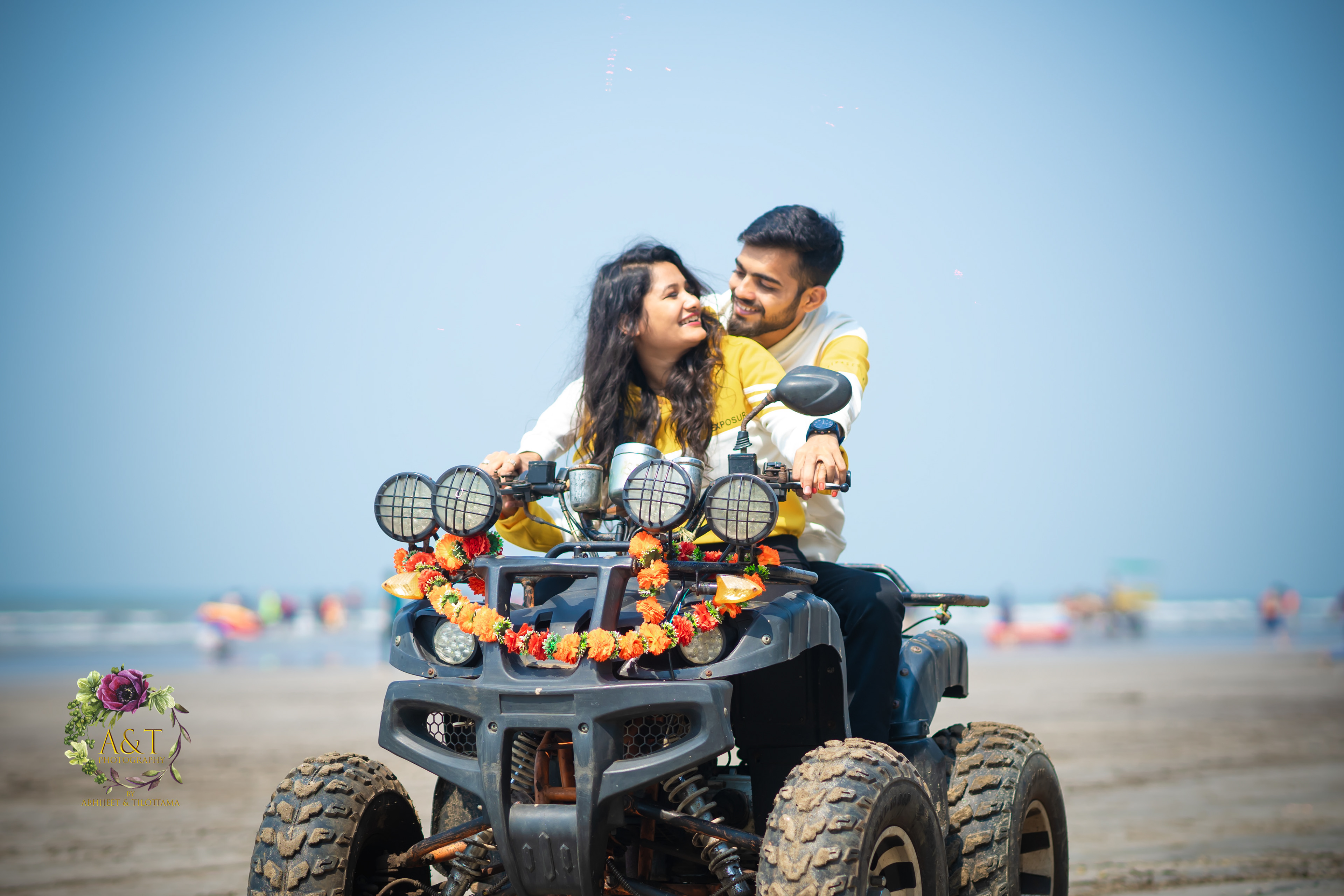 Dharmik & Jinal-funny-prewedding-poses-in-beach-side-photoshoot-in-nagaon-beach 01