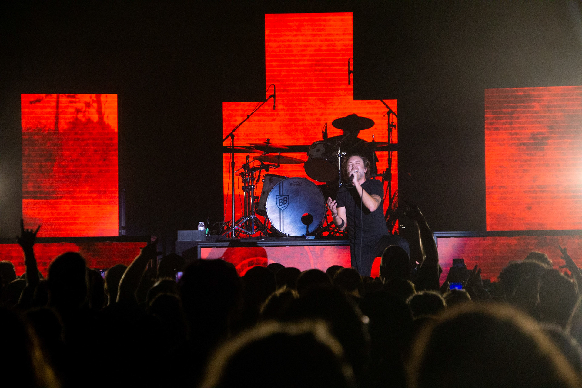 RISE AGAINST
