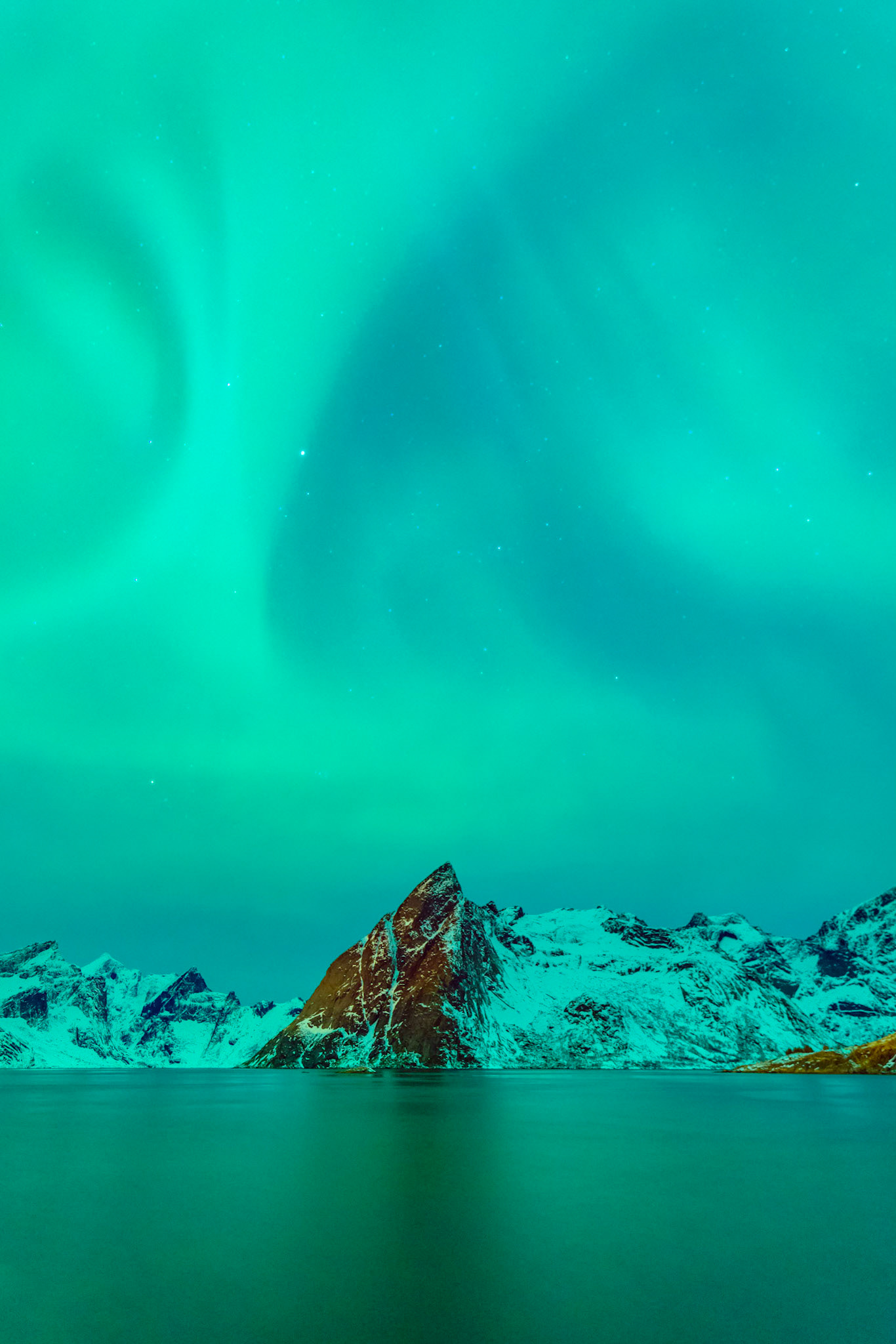 Swirls of the Aurora Borealis above Ostinden.Hamnøy, Nordland, NorwayMarch 16, 2018PENTAX K-1, HD PENTAX-D FA 15-30mm F2.8ED SDM WRISO 3200 15 mm  15.0 sec at ƒ / 3.2