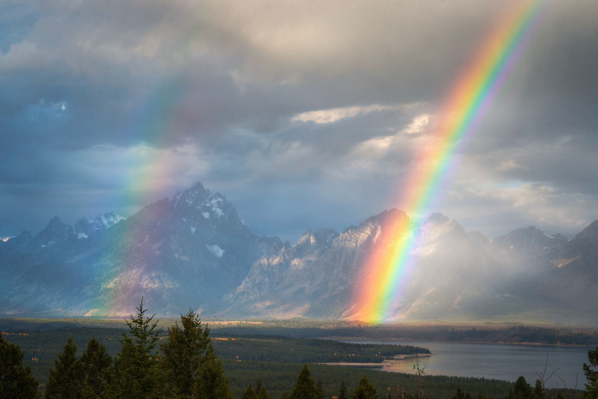 An autumn storm from Signal Mountain.Grand Teton National ParkWyomingSeptember 29, 2016This is an HDR image consisting of 5 exposures merged in Photomatix Pro. Additional processing in Lightroom and Photoshop.PENTAX K-1, TAMRON 28-300mm F3.5-6.3 Ultra zoom XRISO 100 73 mm  ¼ sec at ƒ / 16