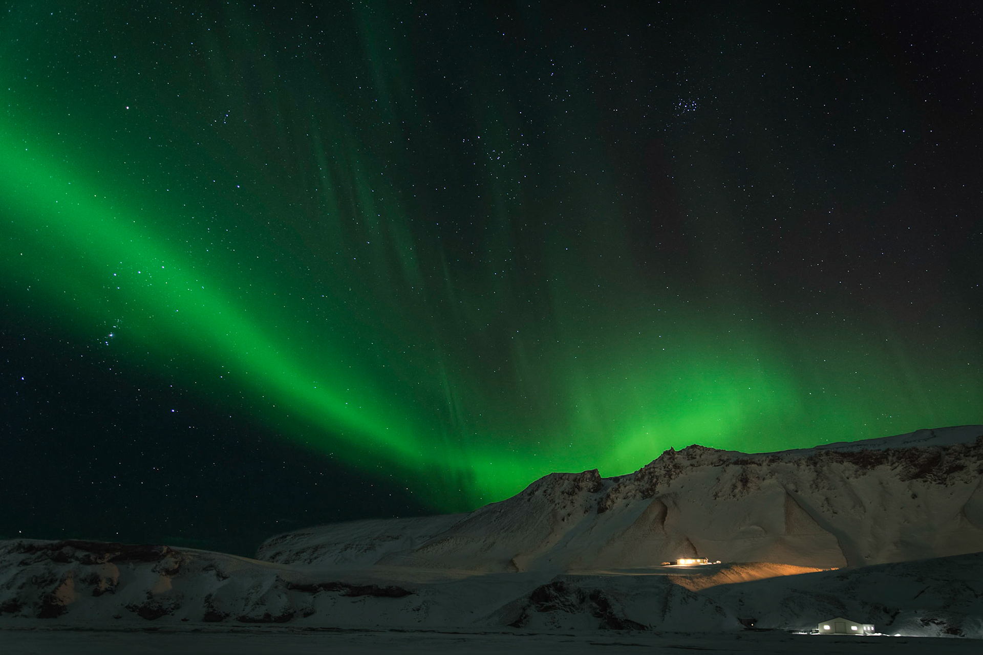 Aurora Borealis near Vík.Vík, Suðerland, IcelandFebruary 11, 2016PENTAX K-3, Sigma 18-35mm f/1.8 DC HSM ArtISO 800 18 mm  8.0 sec at ƒ / 1.8