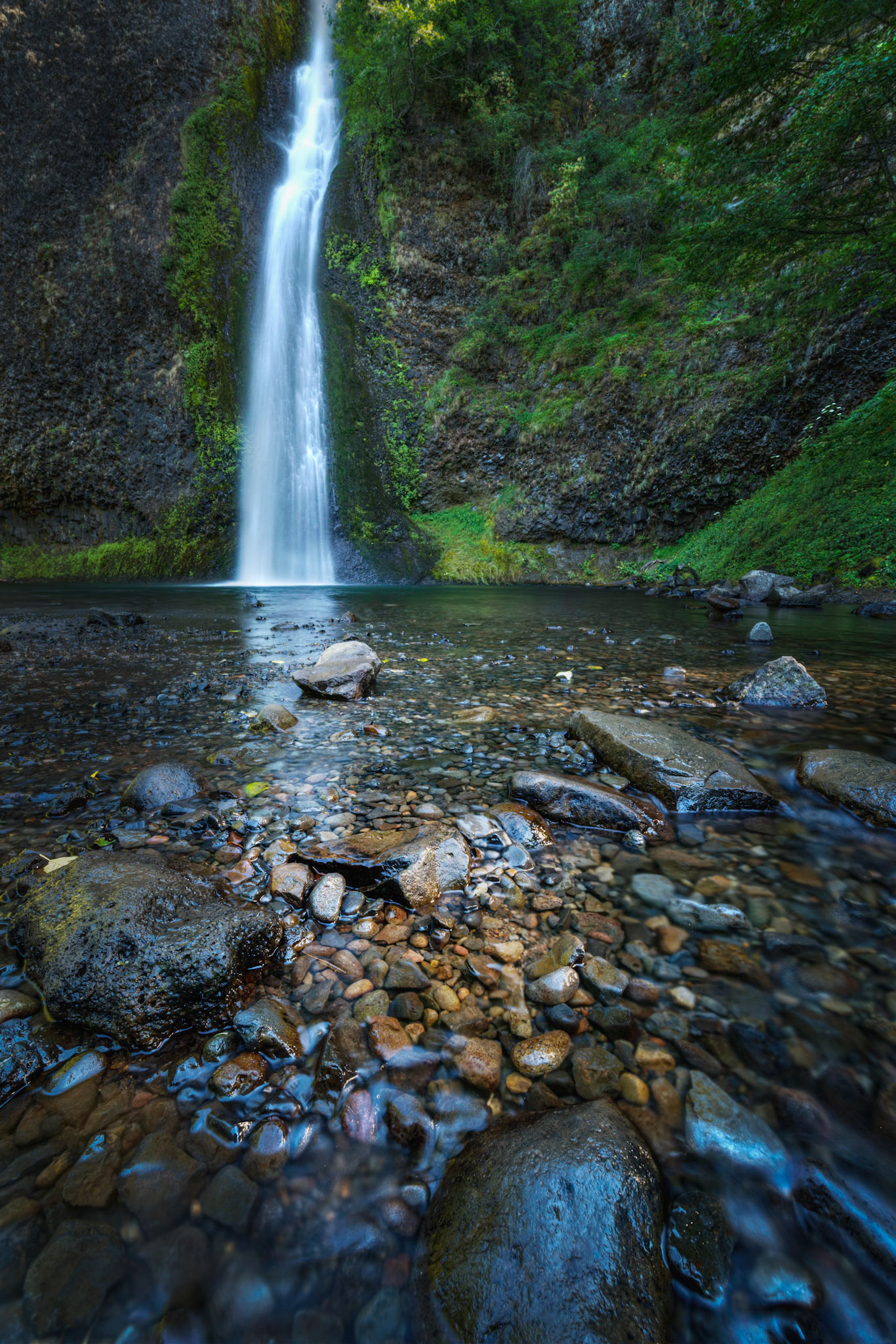 Horsetail Falls, along the Historic Columbia River Highway.Cascade Locks, OregonAugust 6, 2016This is an HDR image consisting of 5 exposures merged in Photomatix Pro. Additional processing in Lightroom and Photoshop.PENTAX K-1, HD PENTAX-D FA 15-30mm F2.8ED SDM WRISO 100 15 mm  0.8 sec at ƒ / 22