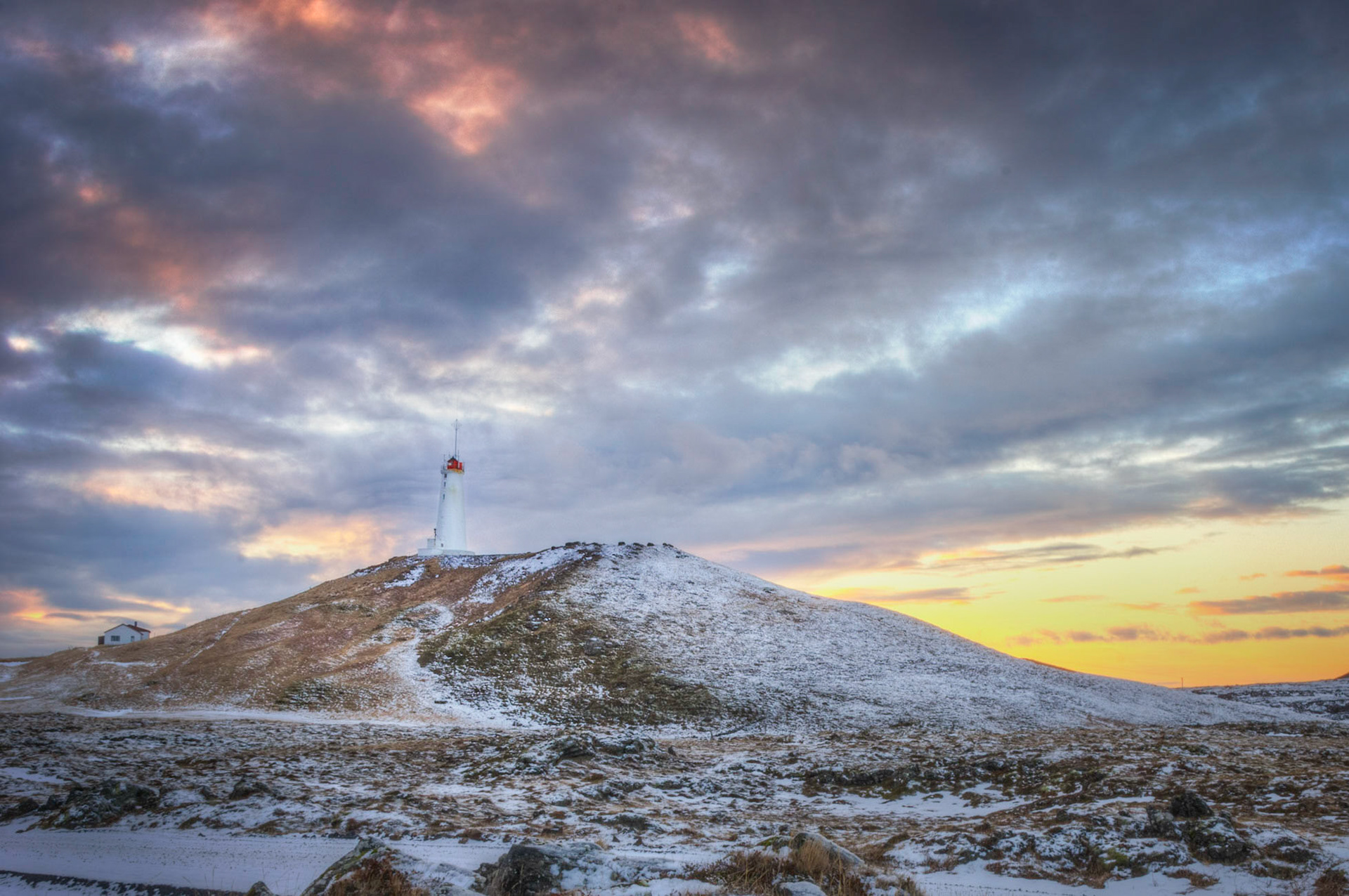 r e y k j a n e s v i t i  24093ReykjanesFebruary 12, 2016This is an HDR image consisting of 5 exposures merged in Photomatix Pro. Additional processing in Lightroom and Photoshop.PENTAX K-3, Sigma 18-250mm f/3.5-6.3 DC OS HSMISO 100 21 mm  ⅕ sec at ƒ / 22
