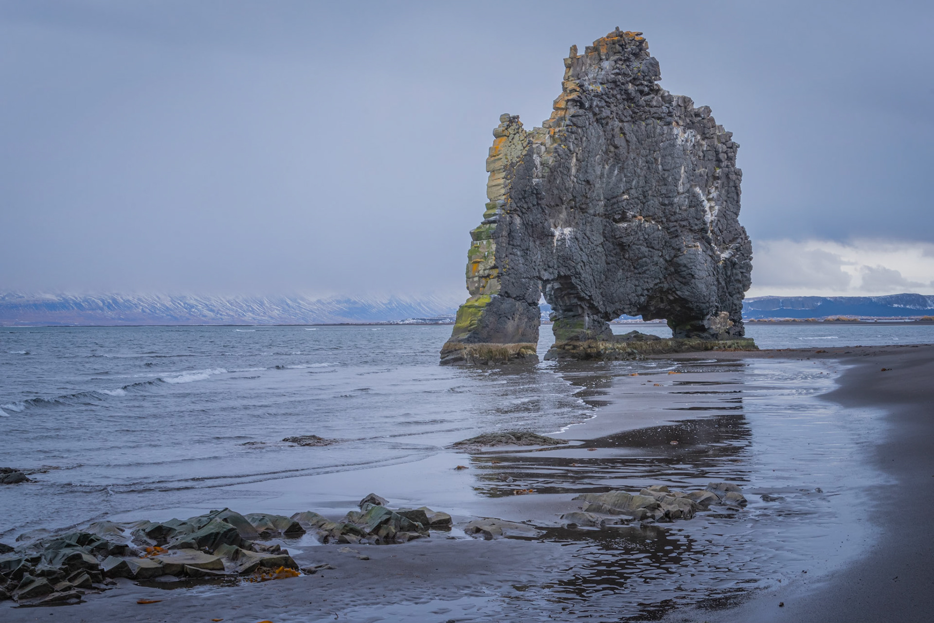 h v i t s e r k u r  17011Norðurland Vestra, IcelandMarch 31, 2019Pentax K-1, TAMRON 28-300mm F3.5-6.3 Ultra zoom XRISO 200 53 mm  ¹⁄₈₀ sec at ƒ / 11