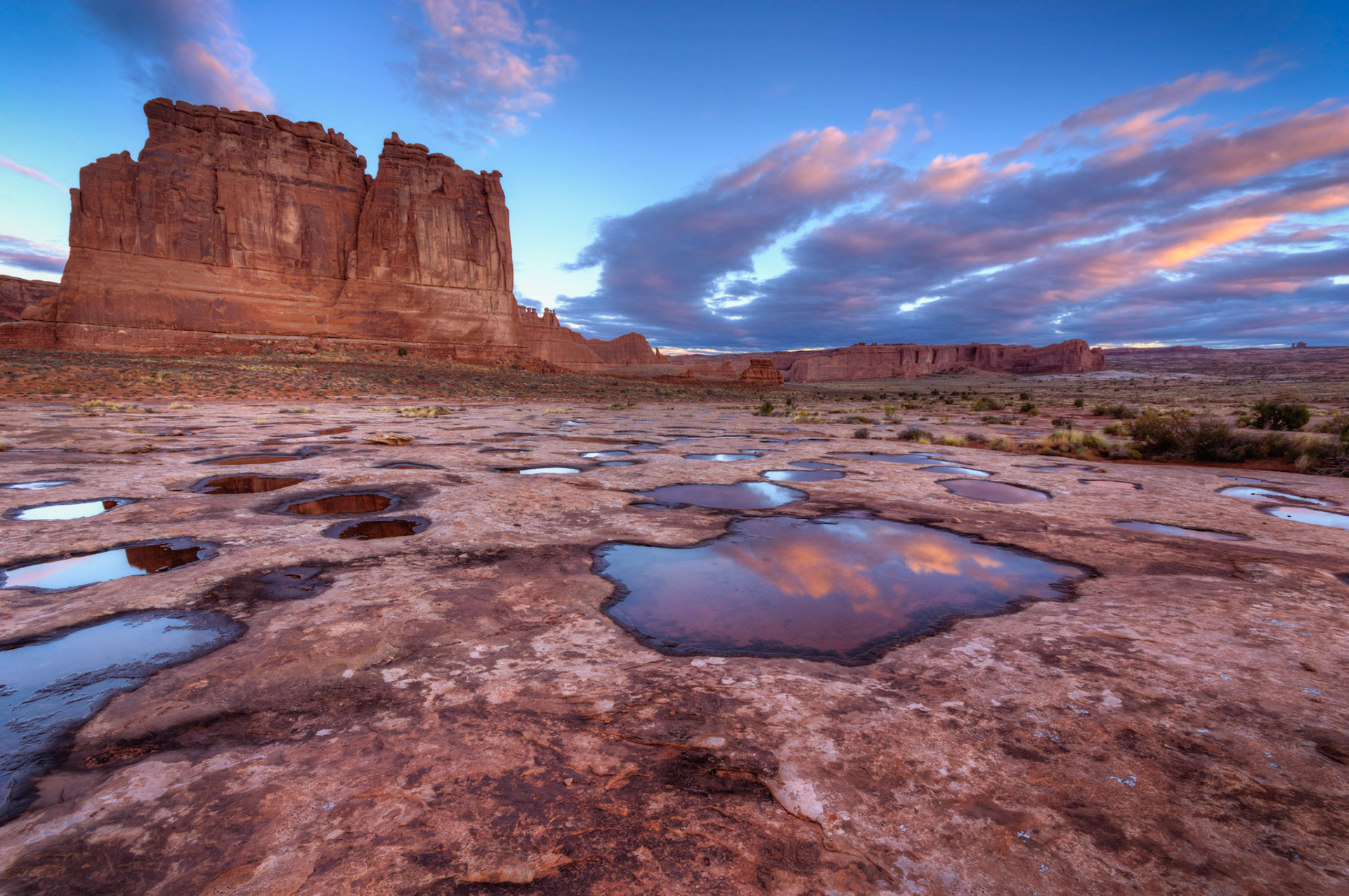 p o t h o l e s  7521Arches National ParkUtahNovember 3, 2014PENTAX K-3, Sigma 10-20mm f/4-5.6 EX DCISO 100 10 mm  ⅙ sec at ƒ / 11