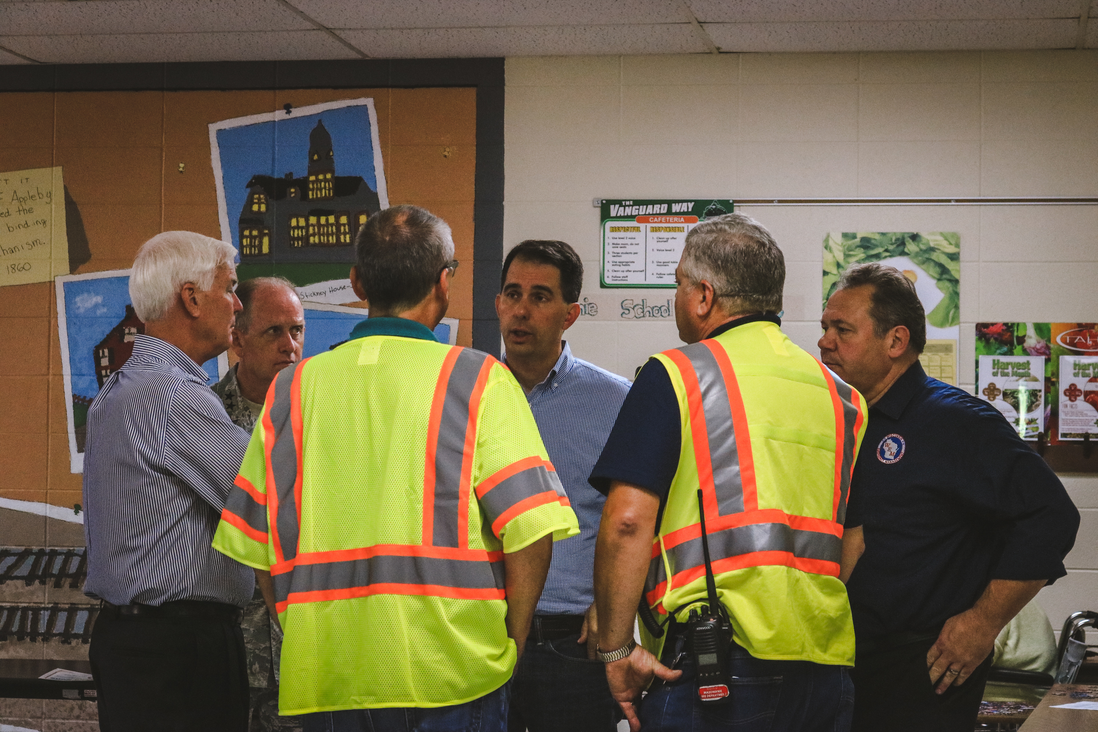 Governor Walker discussing the Mazomanie Flood with workers from village.